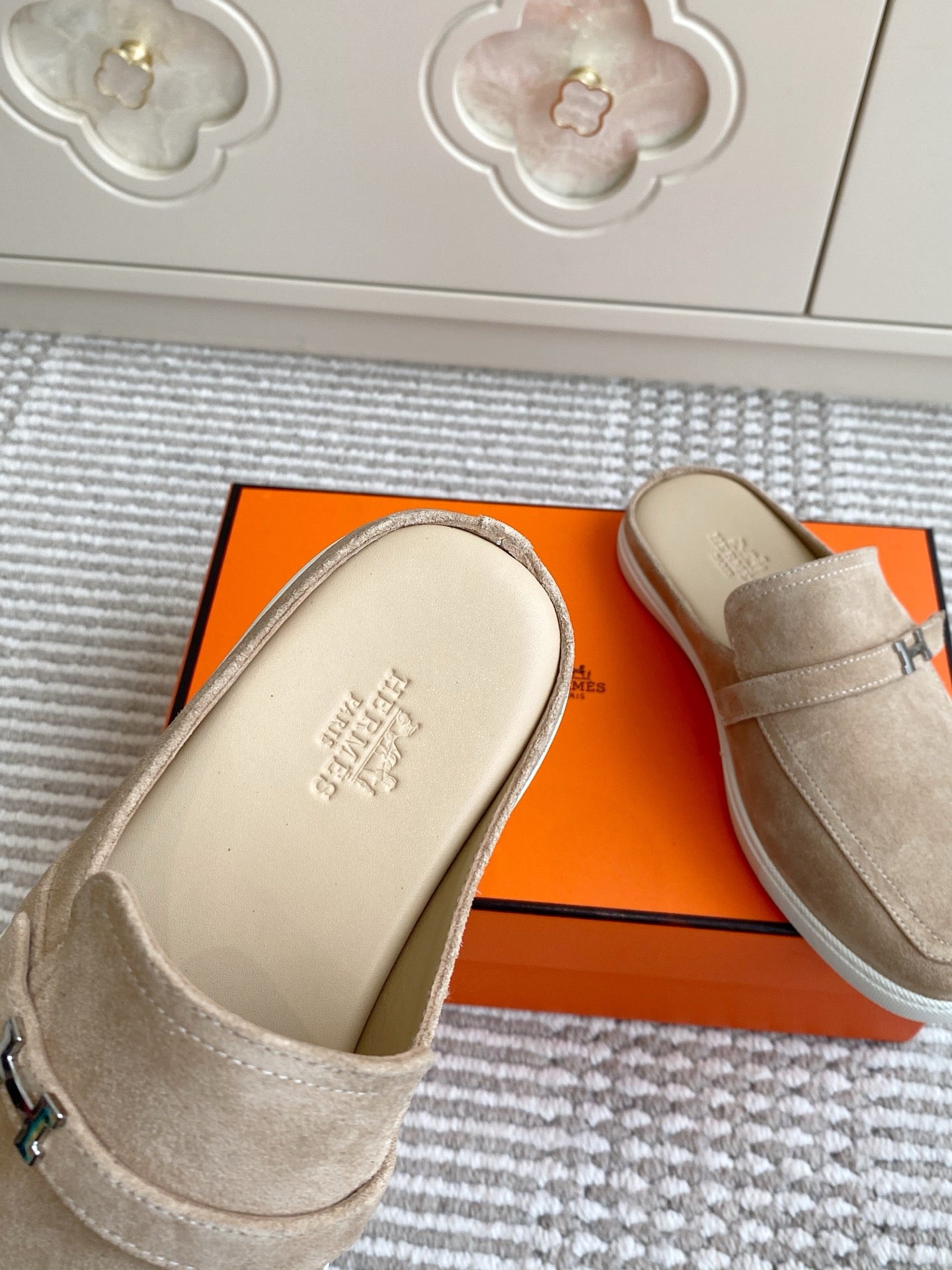 HERMES 25S MULES IN BEIGE SUEDE WITH SILVER HARDWARE