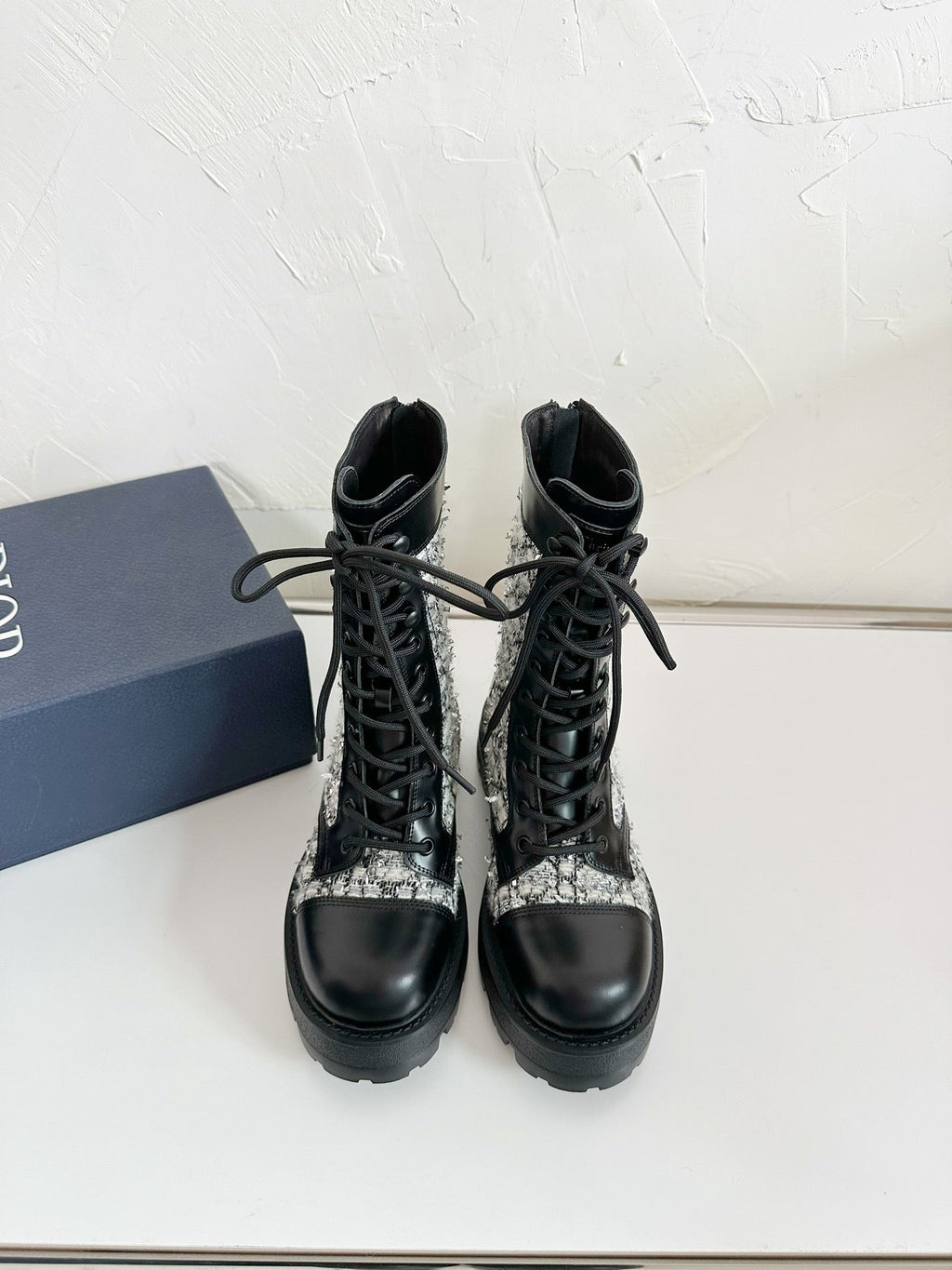 DIOR D-UNIT ANKLE BOOT BLACK CALFSKIN WITH WHITE AND BLACK CANNAGE TWEED