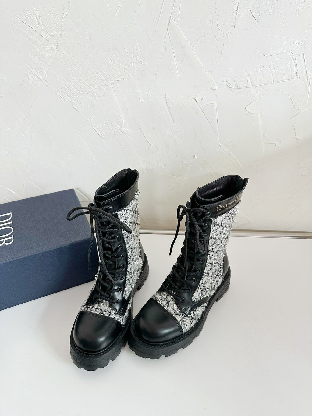 DIOR D-UNIT ANKLE BOOT BLACK CALFSKIN WITH WHITE AND BLACK CANNAGE TWEED