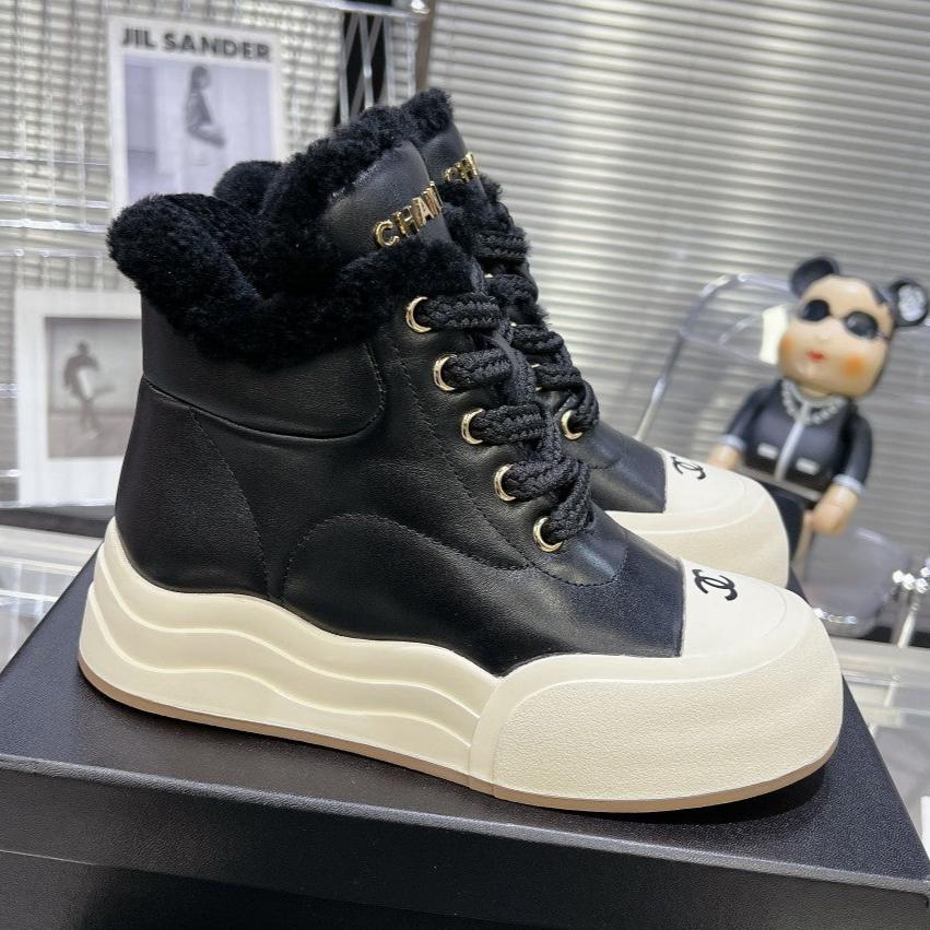 CHANEL MARTIN BOOTS IN BLACK CALFSKIN AND LAMB FUR LINING