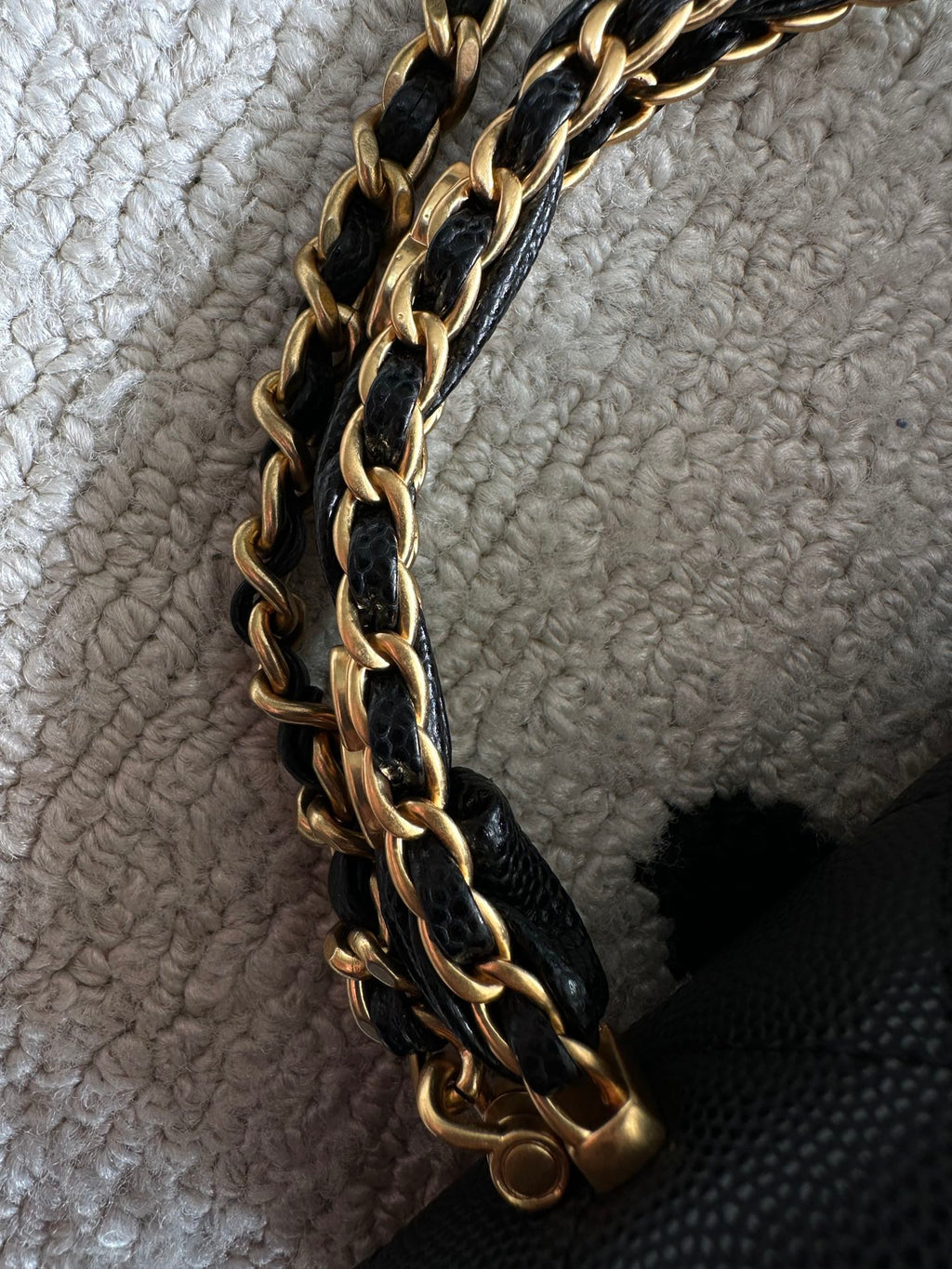 CHANEL 25S CLASSIC WALLET ON CHAIN 19 IN BLACK LAMBSKIN WITH GOLD HARDWARE