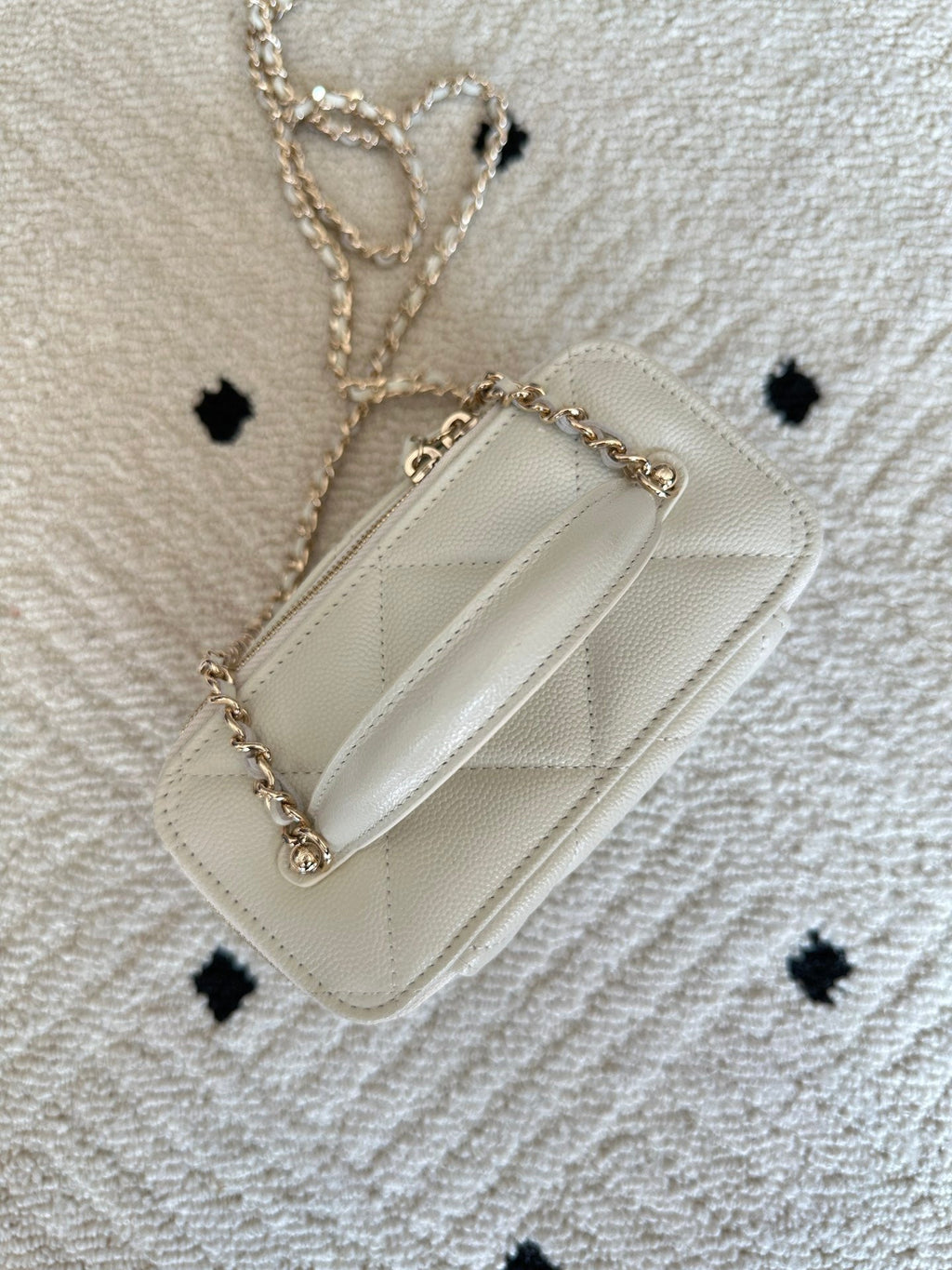 CHANEL 25S VANITY BAG 17 IN WHITE CAVIAR LEATHER WITH GOLD HARDWARE
