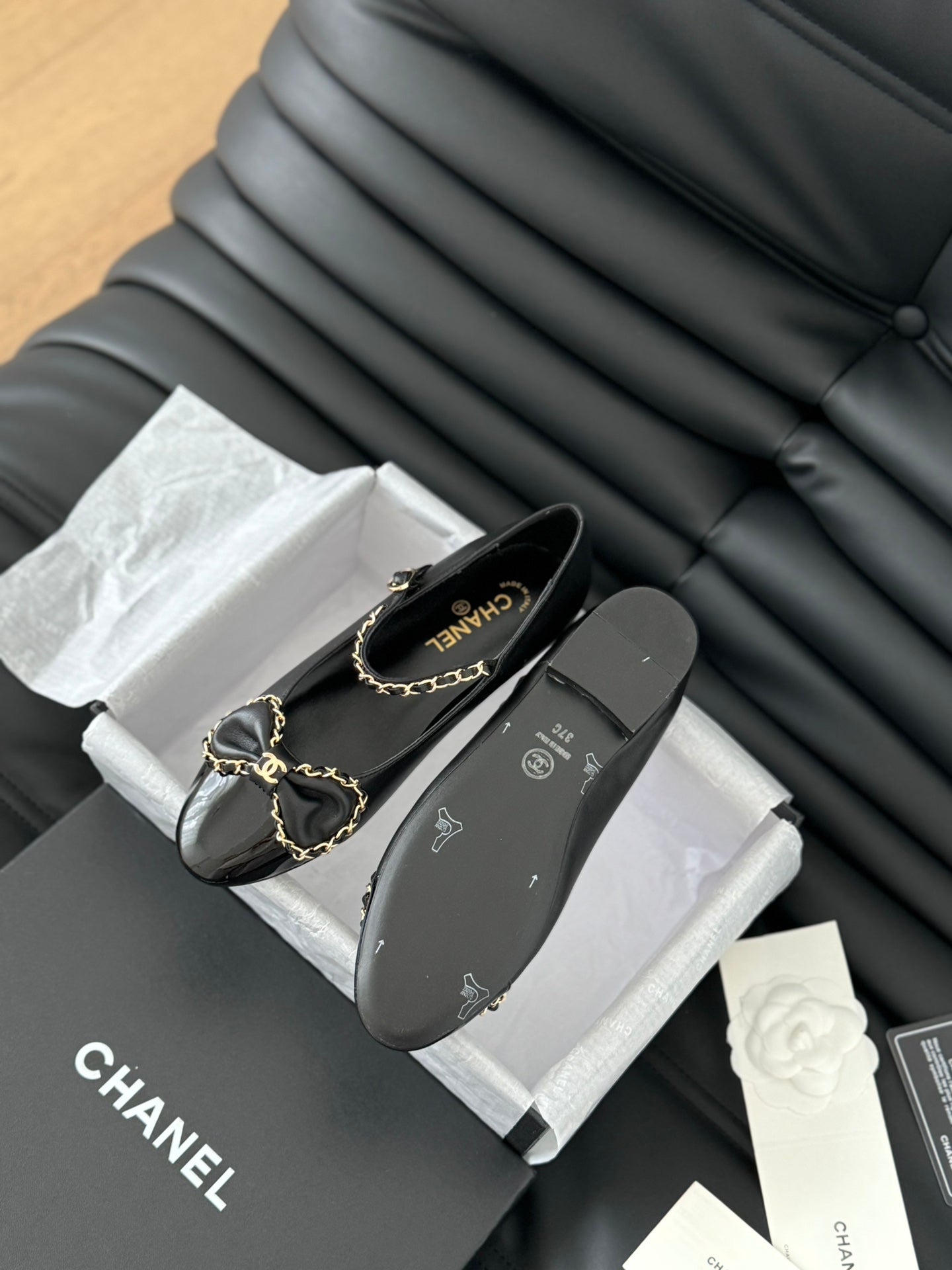 CHANEL BALLET FLATS IN BLACK LAMBSKIN WITH GOLD HARDWARE