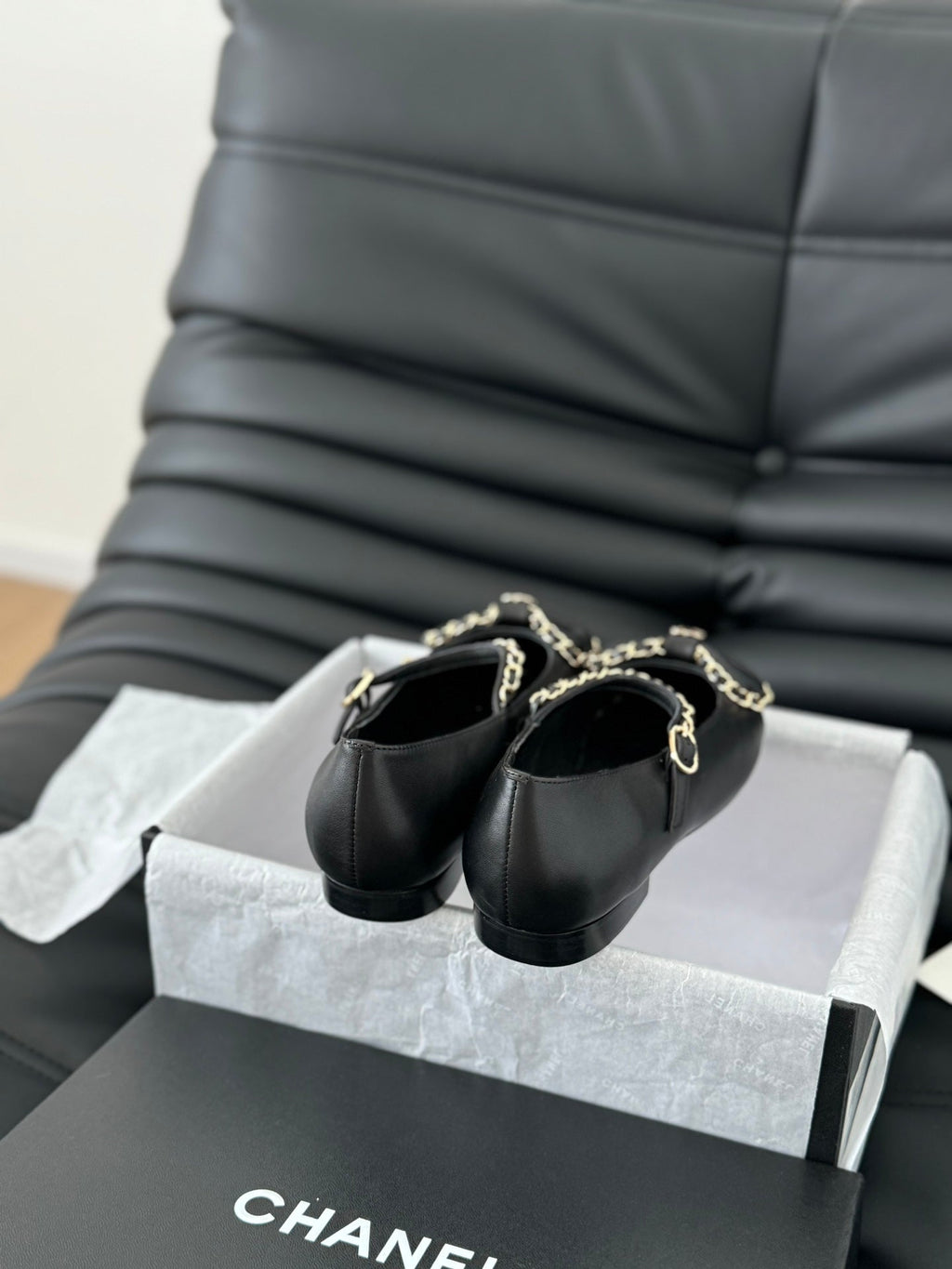 CHANEL BALLET FLATS IN BLACK LAMBSKIN WITH GOLD HARDWARE