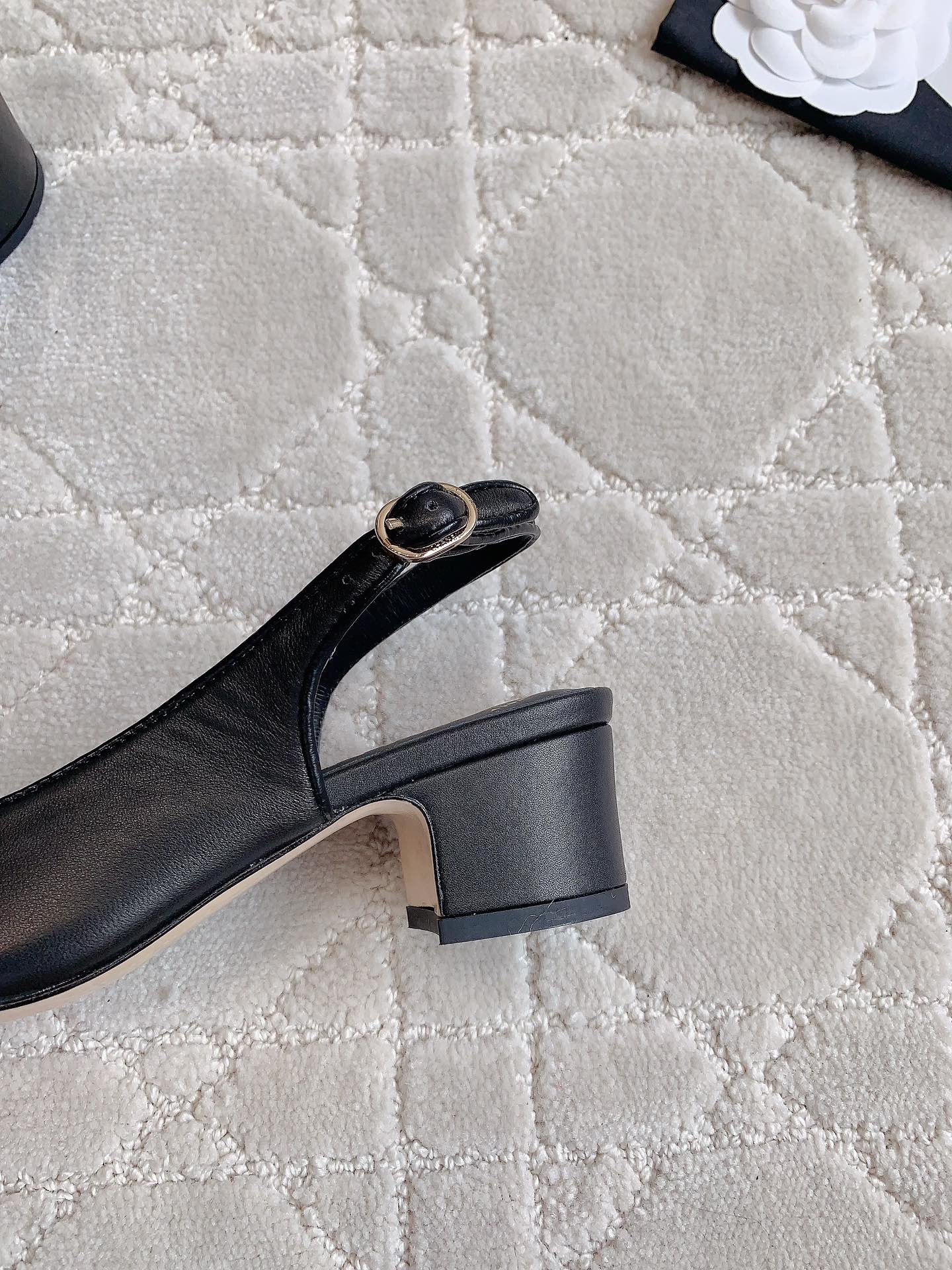 CHANEL SLINGBACKS 45 IN BLACK SHEEPSKIN