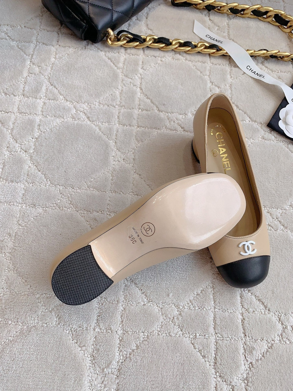CHANEL PUMP ROUNG TOE IN BEIGE CREAM MIX BLACK SHEEPSKIN