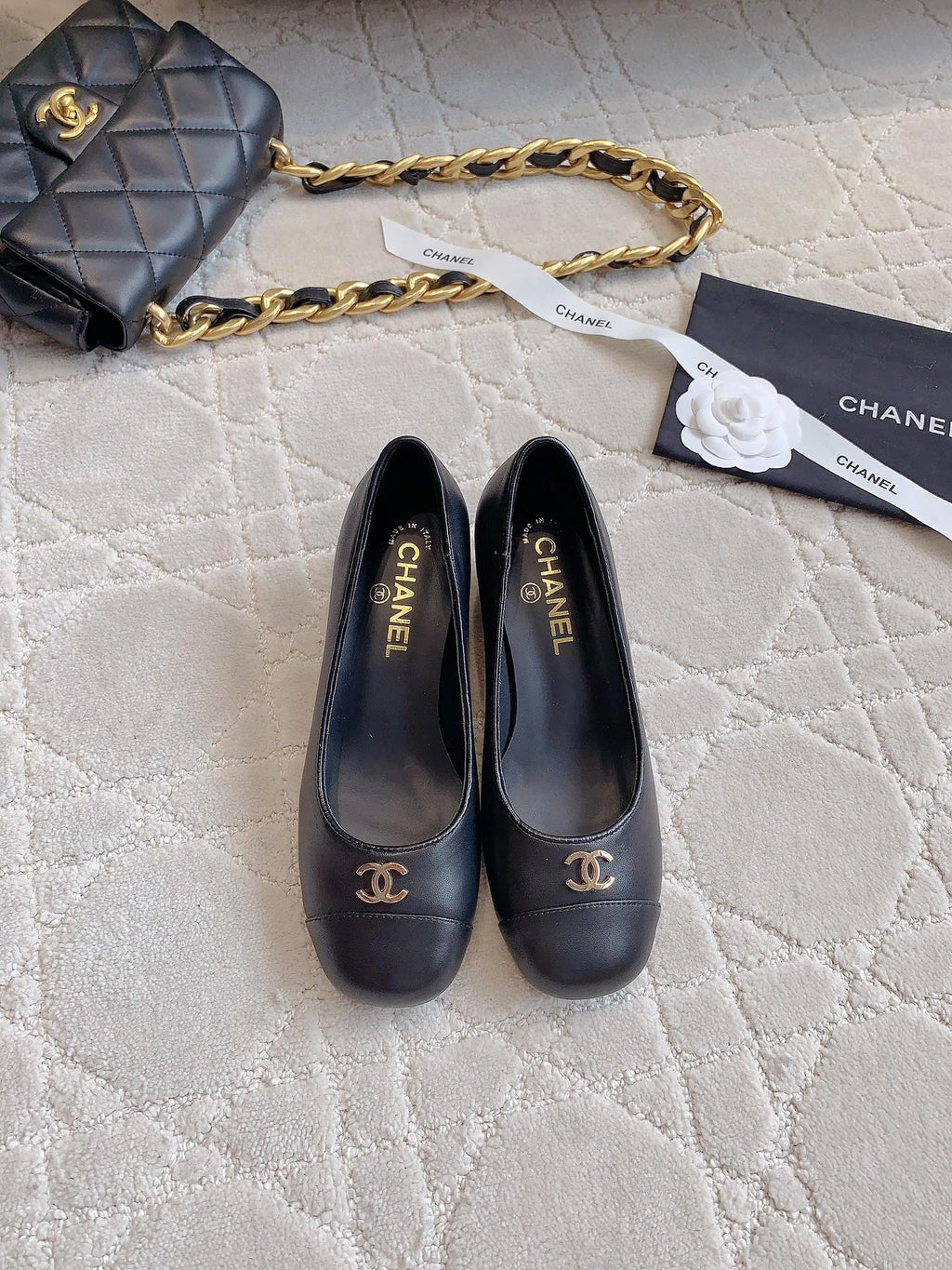 CHANEL PUMP ROUNG TOE IN BLACK SHEEPSKIN