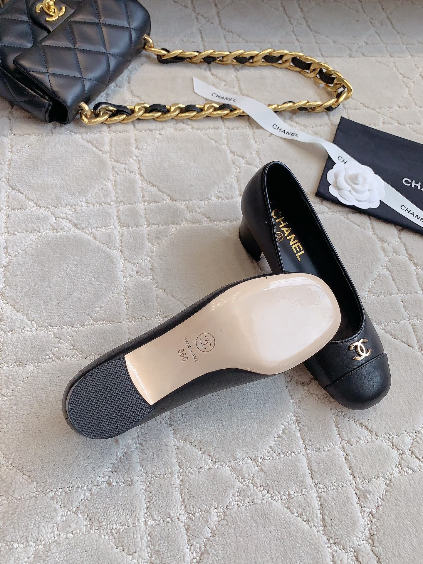 CHANEL PUMP ROUNG TOE IN BLACK SHEEPSKIN