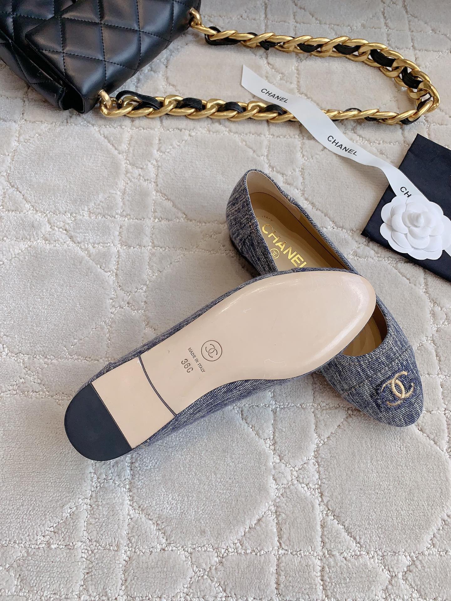 CHANEL BALLET FLATS IN PIGEON BLUE DENIM
