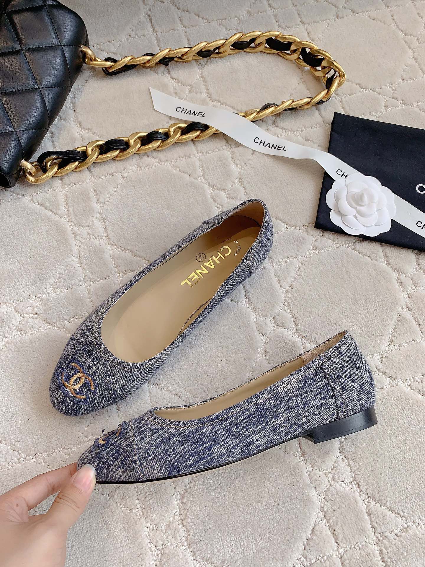 CHANEL BALLET FLATS IN PIGEON BLUE DENIM