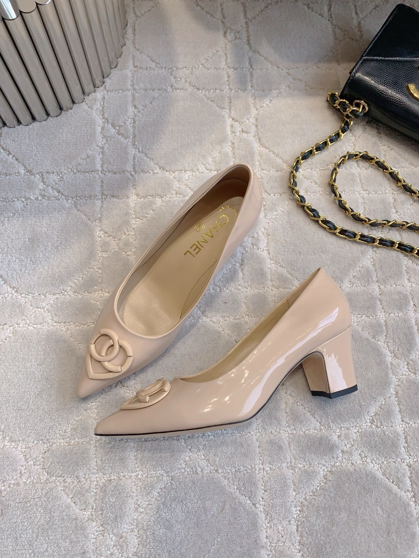 CHANEL HIGH PUMP 65 MM IN BEIGE CREAM PATENT CALFSKIN