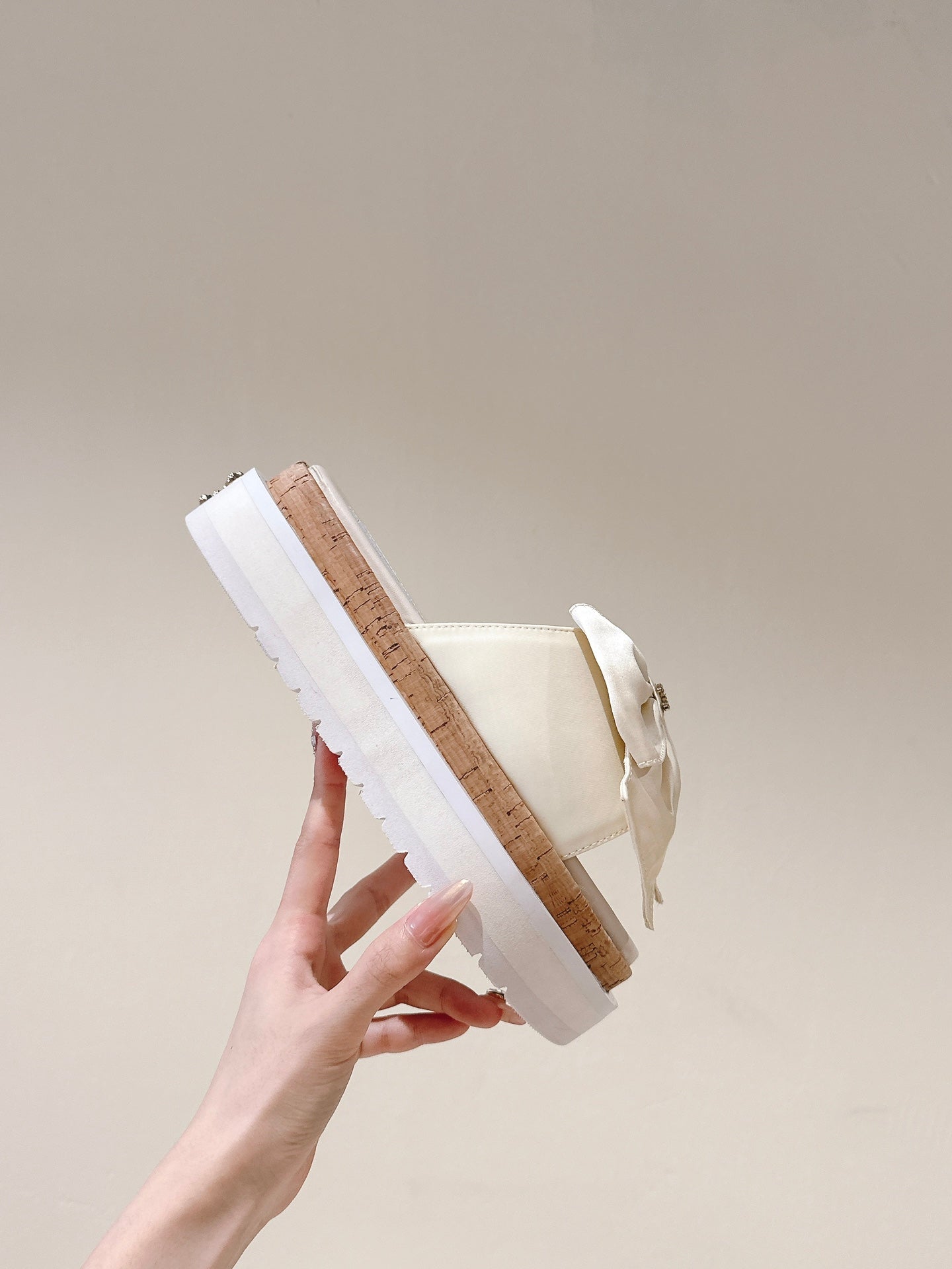 CHANEL SLIPPERS WITH SILK BOW IN WHITE COWHIDE