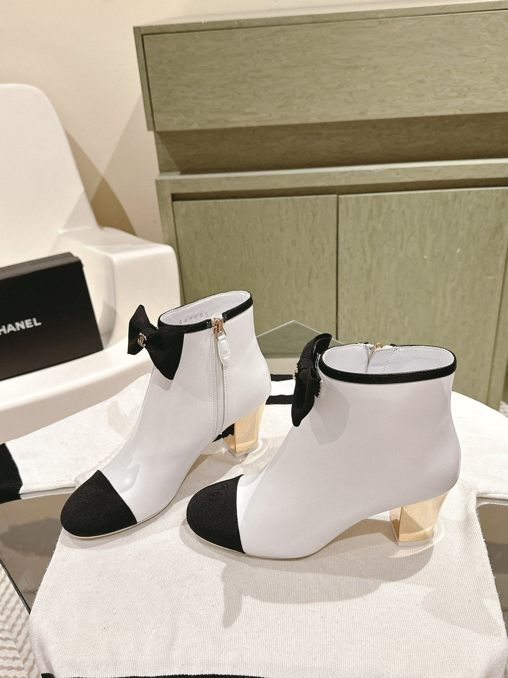 CHANEL SHORT BOOST WHITE PURE LAMBSKIN