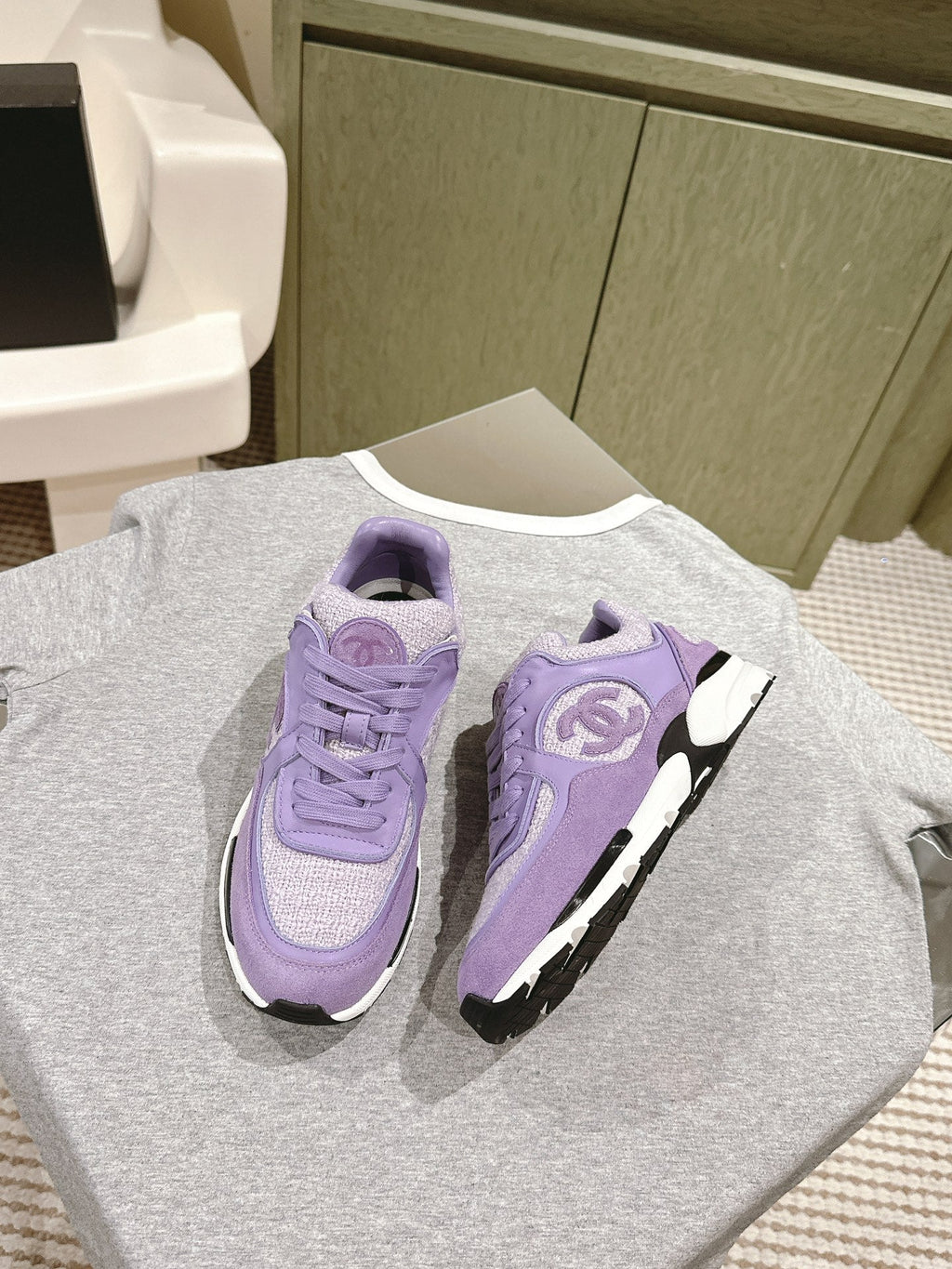 CHANEL TRAINERS IN LIGHT PURPLE SUEDE AND CALFSKIN