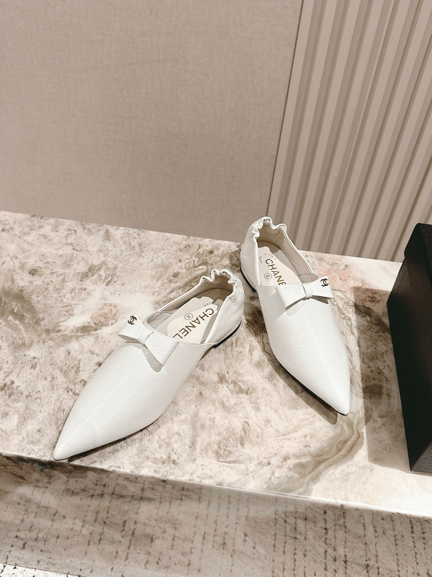CHANEL FLATS 25S IN WHITE PATENT LEATHER