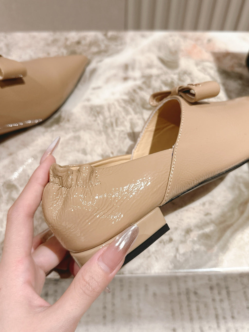 CHANEL FLATS 25S IN BEIGE PATENT LEATHER