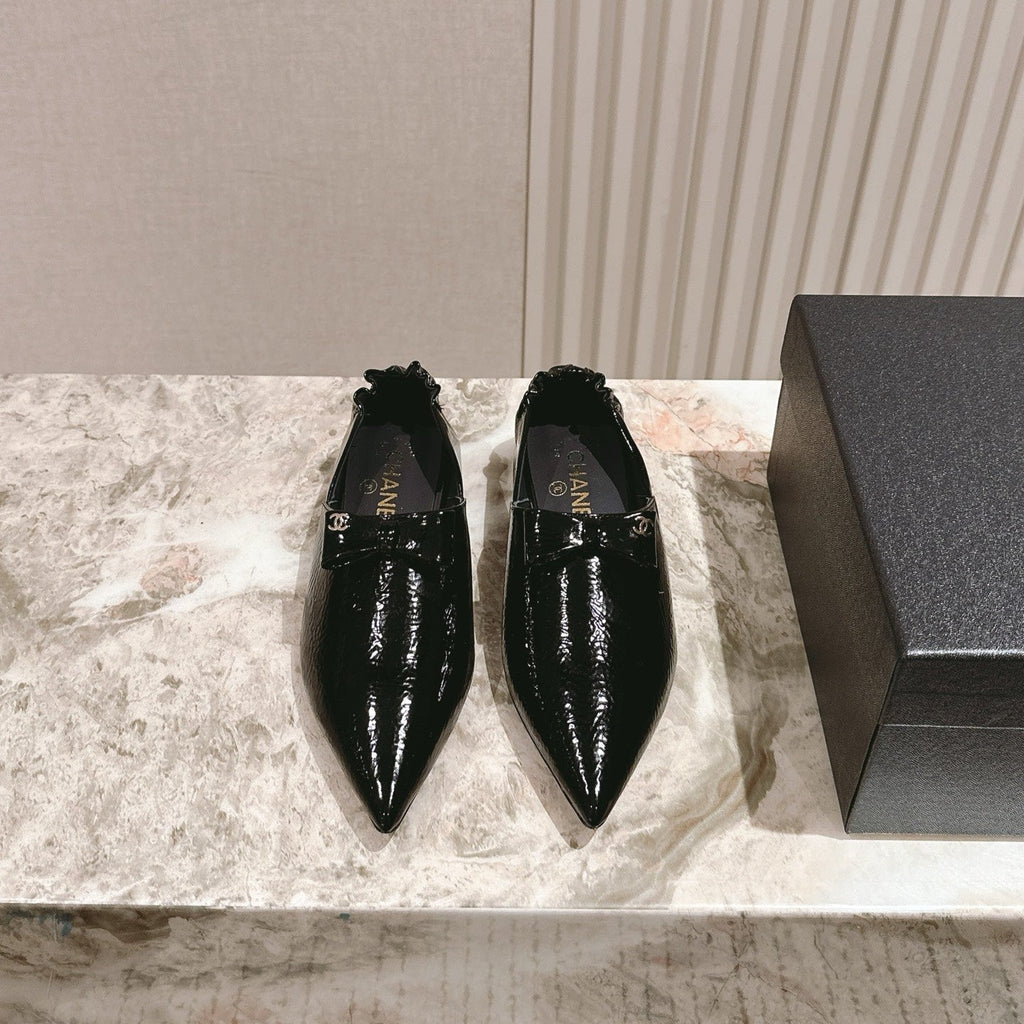 CHANEL FLATS 25S IN BLACK PATENT LEATHER