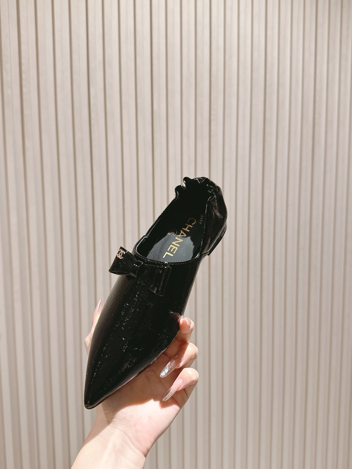 CHANEL FLATS 25S IN BLACK PATENT LEATHER