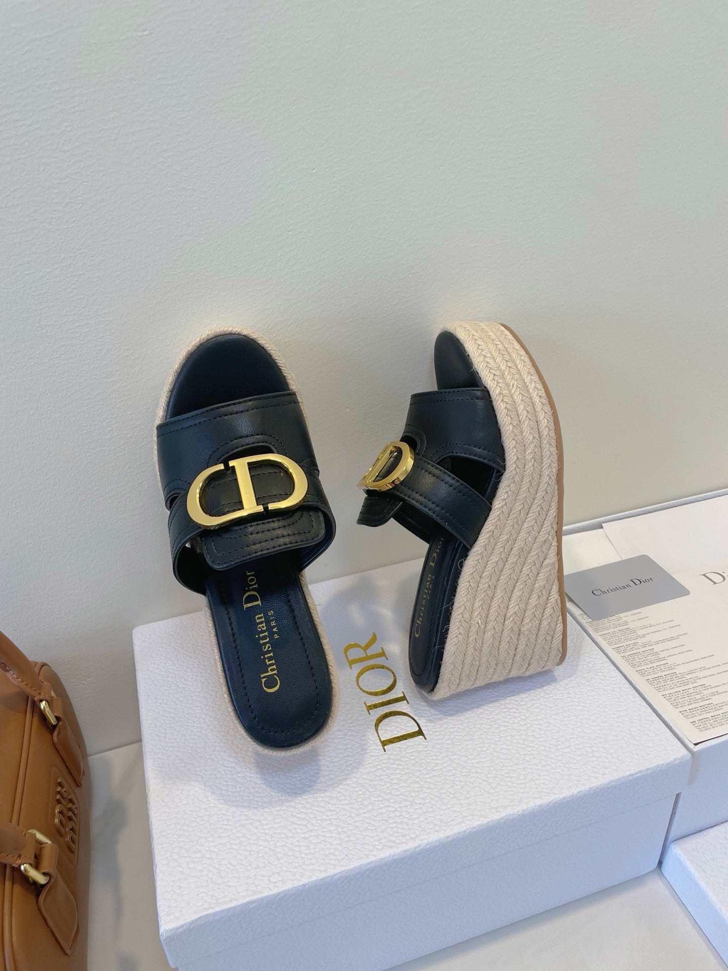 DIOR MONTAIGNE WEDGE SLIDE 95MM IN BLACK CALFSKIN