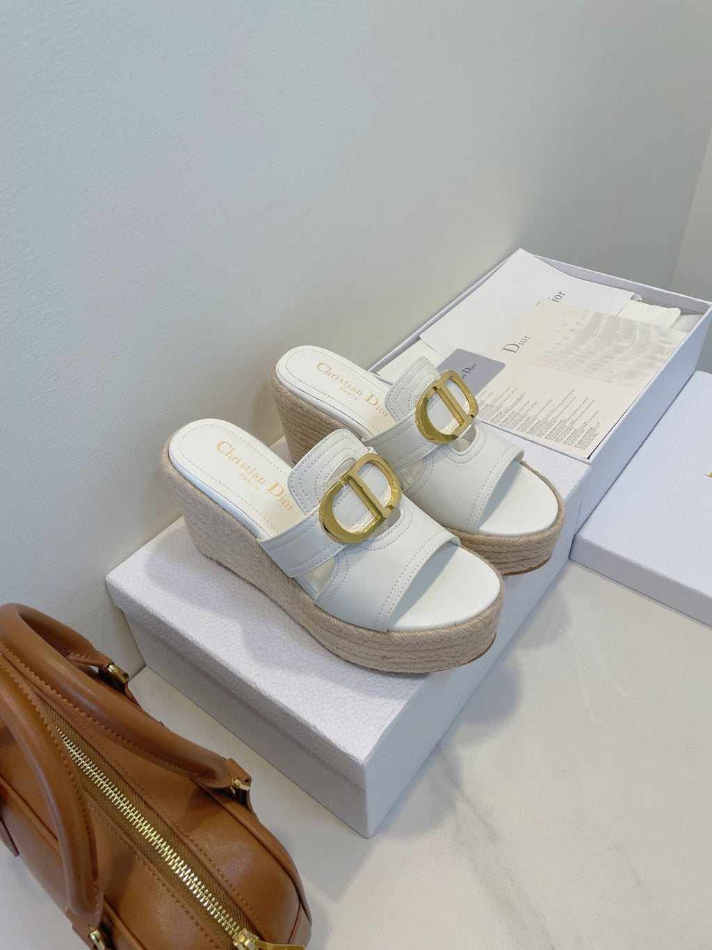 DIOR MONTAIGNE WEDGE SLIDE 95MM IN WHITE CALFSKIN