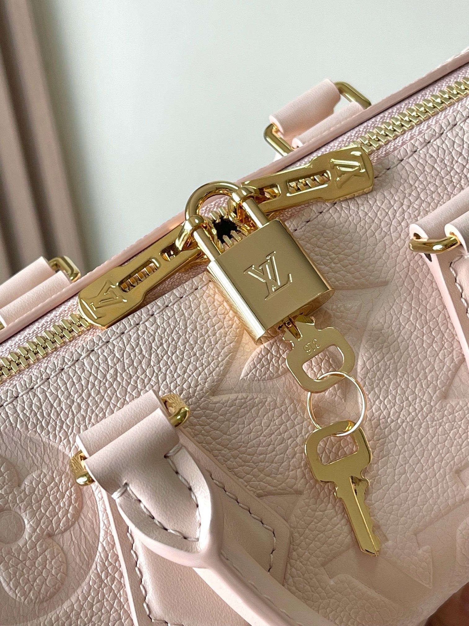LOUIS VUITTON SPEEDY BANDOULIÈRE 20 IN LIGHT PINK MONOGRAM EMPREINTE LEATHER