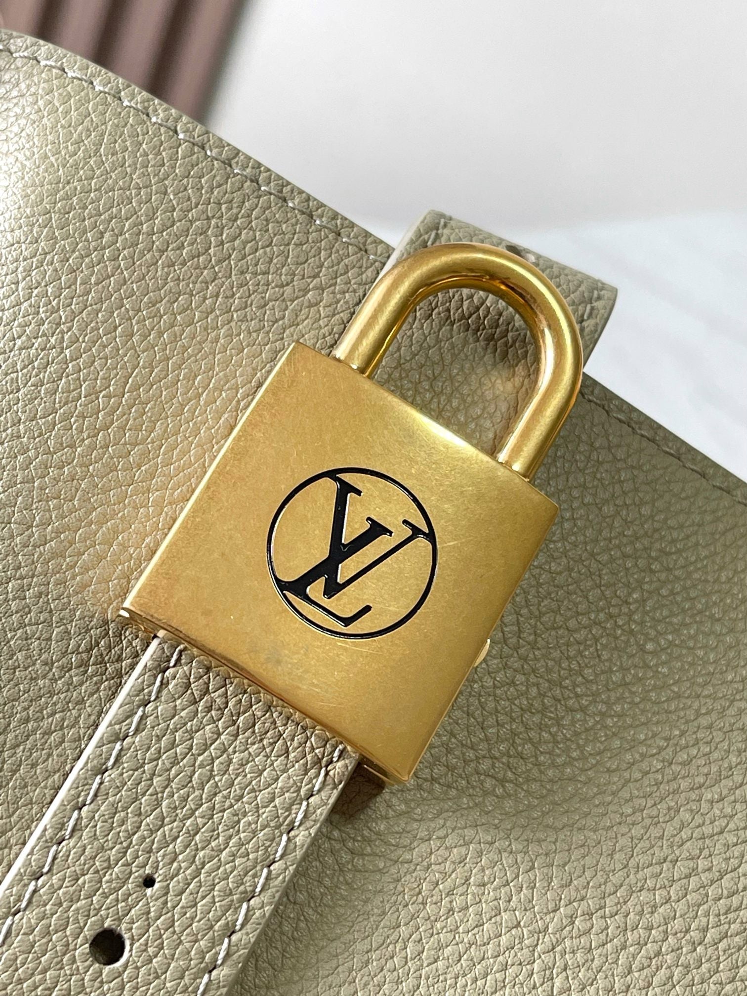 LOUIS VUITTON LOW KEY CABAS 47 IN BEIGE GRAINED CALFSKIN GOLD BUCKLE