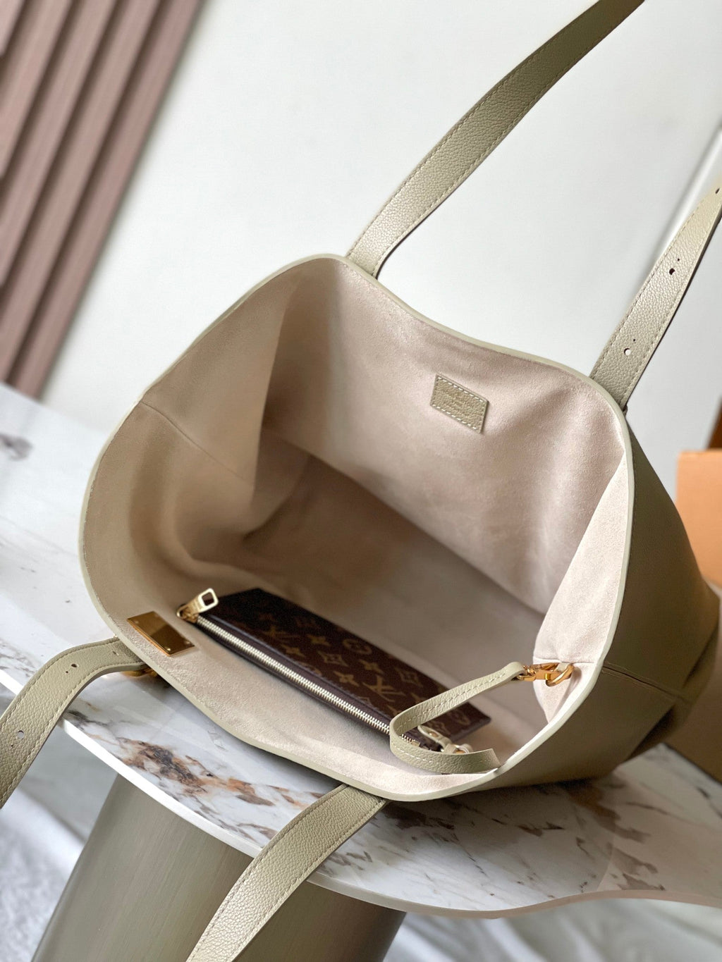 LOUIS VUITTON LOW KEY CABAS 47 IN BEIGE GRAINED CALFSKIN GOLD BUCKLE