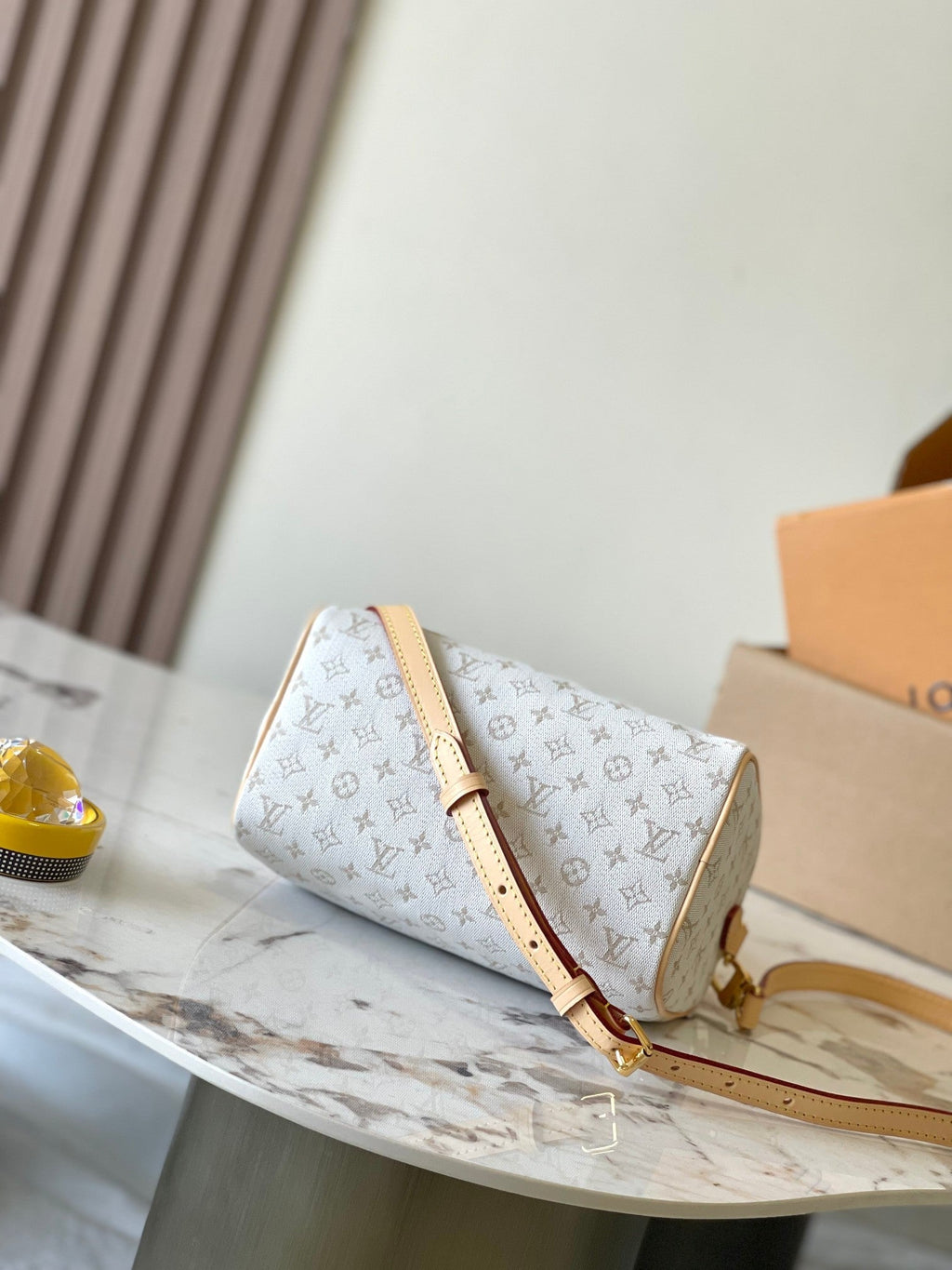 LOUIS VUITTON SPEEDY BANDOULIÈRE 20 IN WHITE MONOGRAM JACQUARD AND BEIGE CALFSKIN TRIM