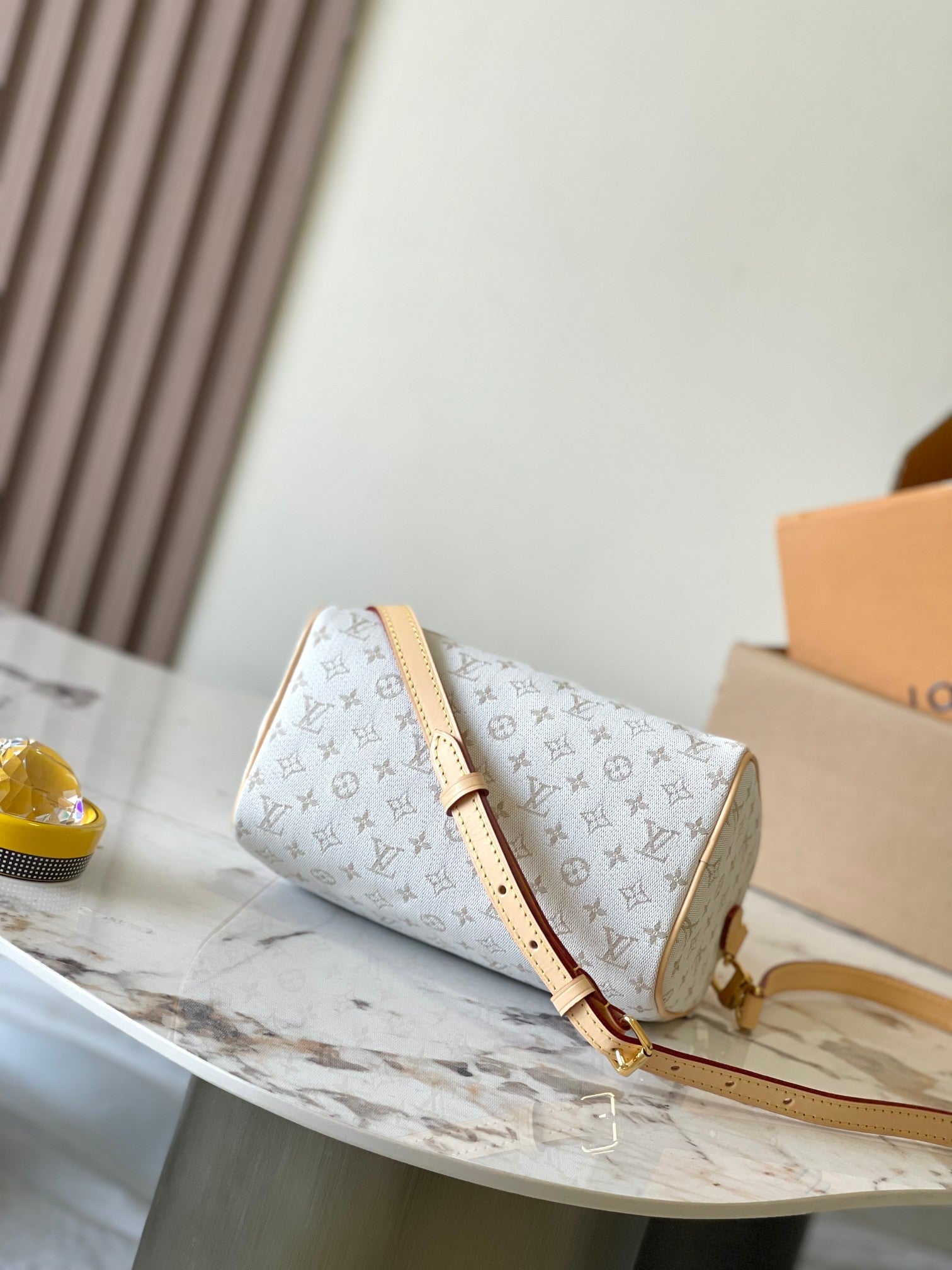 LOUIS VUITTON SPEEDY BANDOULIÈRE 20 IN WHITE MONOGRAM JACQUARD AND BEIGE CALFSKIN TRIM