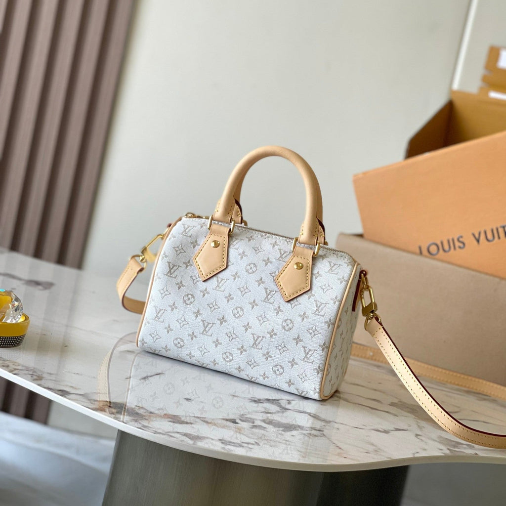 LOUIS VUITTON SPEEDY BANDOULIÈRE 20 IN WHITE MONOGRAM JACQUARD AND BEIGE CALFSKIN TRIM
