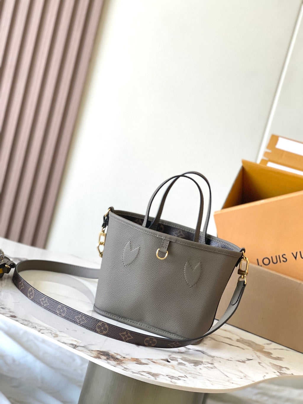 LOUIS VUITTON NEVERFULL BANDOULIÈRE INSIDE OUT BB 24 IN BROWN MONOGRAM CANVAS AND GRAY CALFSKIN