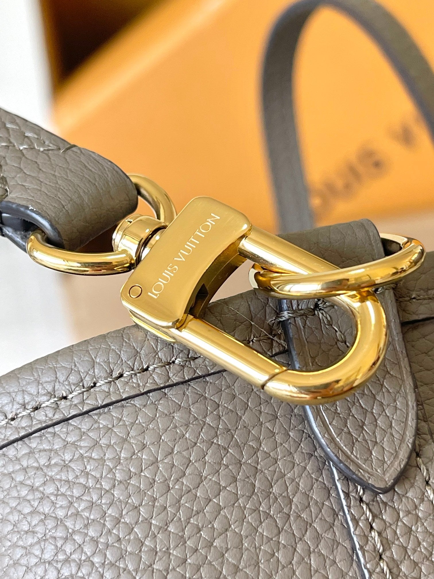 LOUIS VUITTON NEVERFULL BANDOULIÈRE INSIDE OUT BB 24 IN BROWN MONOGRAM CANVAS AND GRAY CALFSKIN