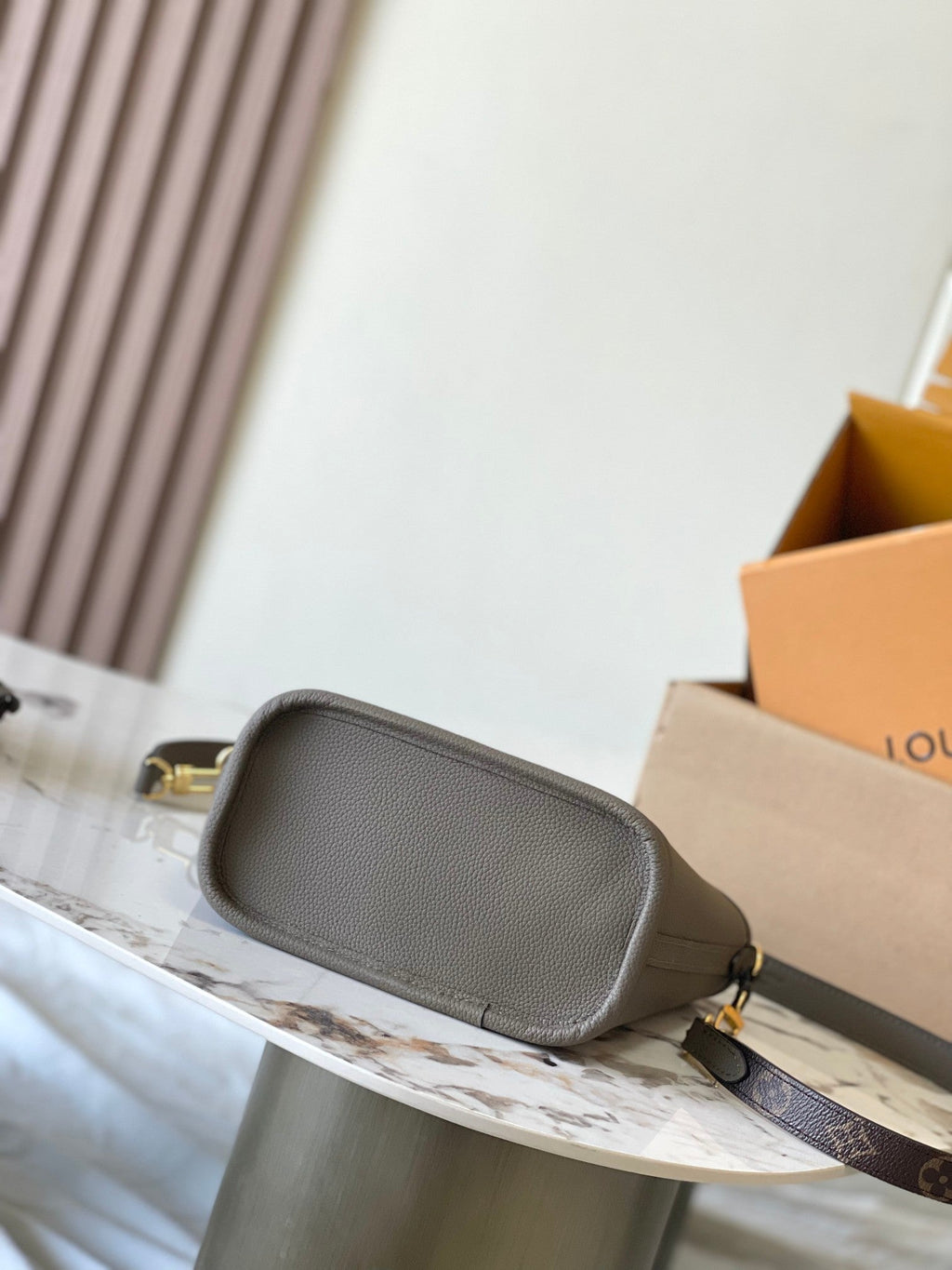 LOUIS VUITTON NEVERFULL BANDOULIÈRE INSIDE OUT BB 24 IN BROWN MONOGRAM CANVAS AND GRAY CALFSKIN