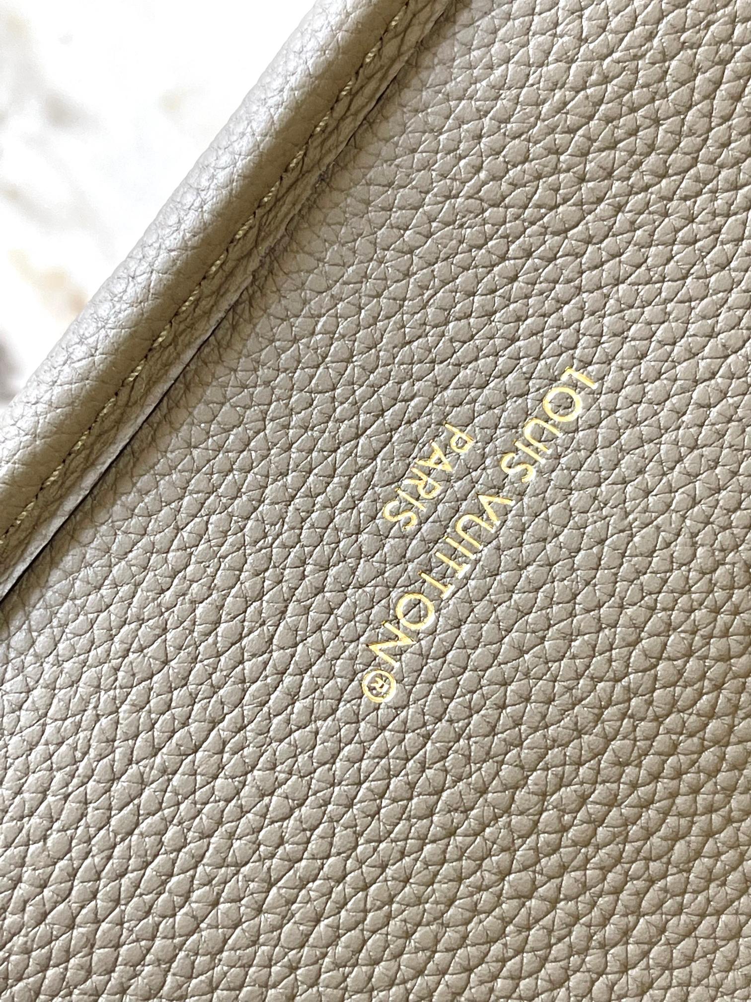 LOUIS VUITTON NEVERFULL BANDOULIÈRE INSIDE OUT BB 24 IN BROWN MONOGRAM CANVAS AND GRAY CALFSKIN