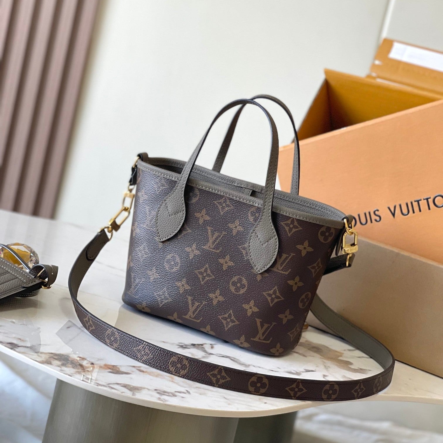 LOUIS VUITTON NEVERFULL BANDOULIÈRE INSIDE OUT BB 24 IN BROWN MONOGRAM CANVAS AND GRAY CALFSKIN