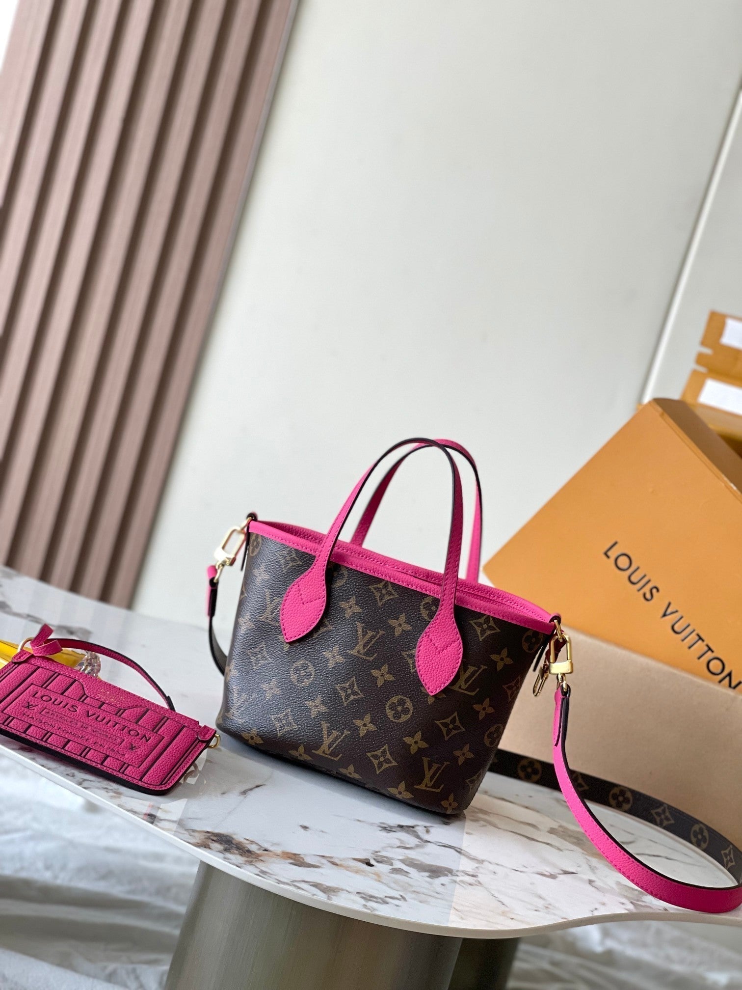 LOUIS VUITTON NEVERFULL BANDOULIÈRE INSIDE OUT BB 24 IN BROWN MONOGRAM CANVAS AND PINK CALFSKIN