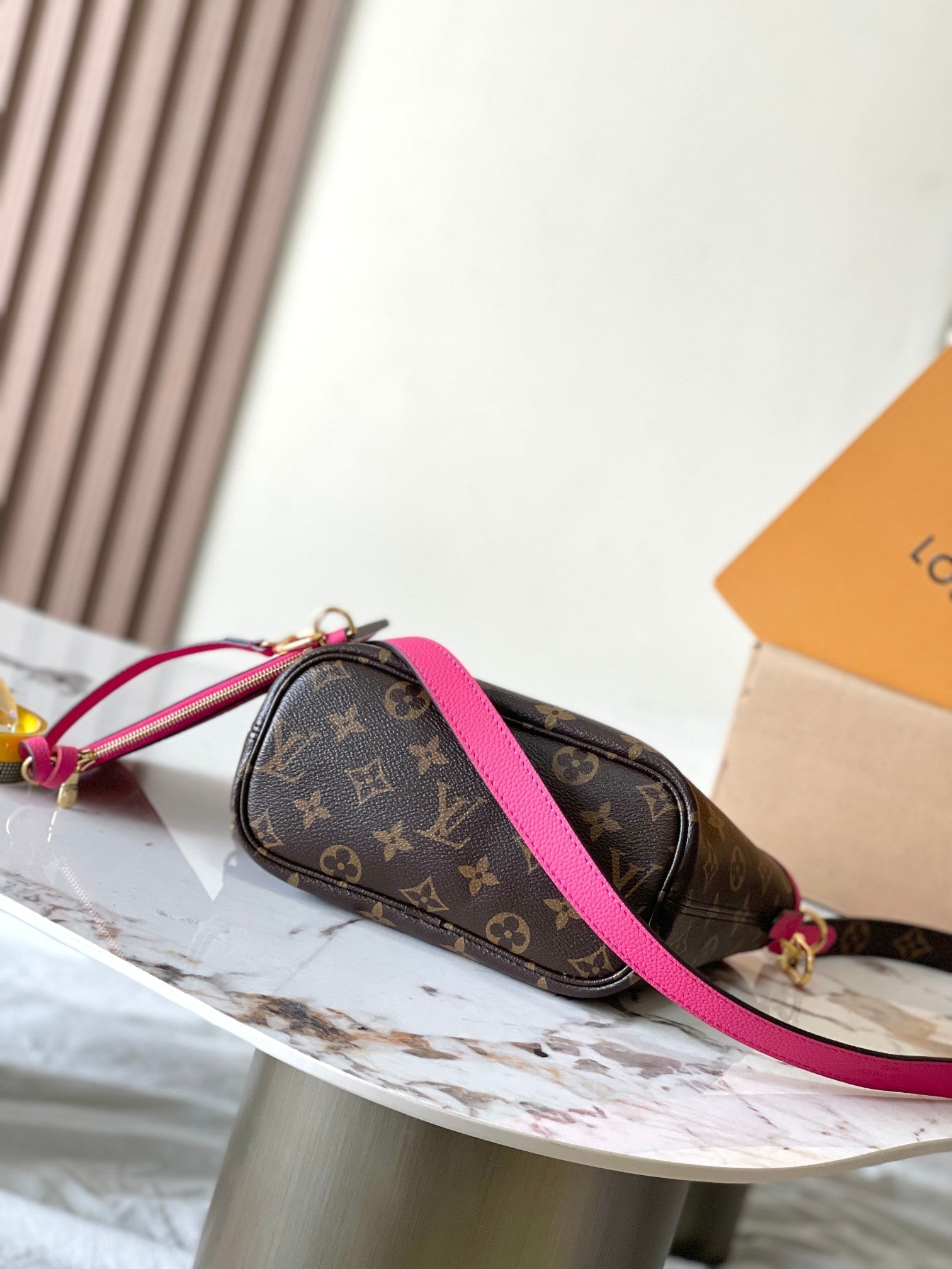 LOUIS VUITTON NEVERFULL BANDOULIÈRE INSIDE OUT BB 24 IN BROWN MONOGRAM CANVAS AND PINK CALFSKIN