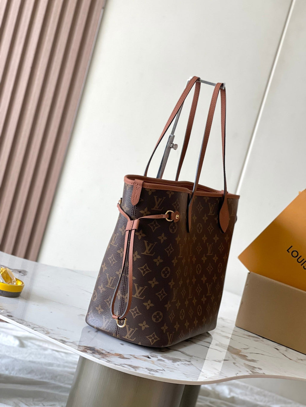 LOUIS VUITTON NEVERFULL INSIDE OUT MM 31 IN BROWN MONOGRAM CANVAS AND CALFSKIN TRIM