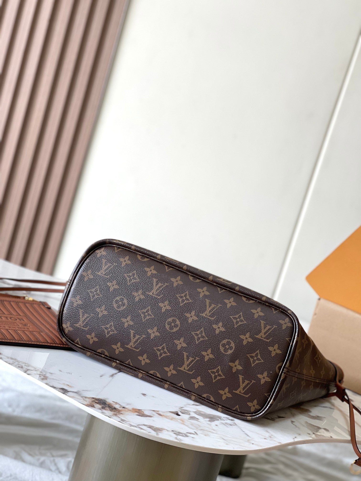 LOUIS VUITTON NEVERFULL INSIDE OUT MM 31 IN BROWN MONOGRAM CANVAS AND CALFSKIN TRIM