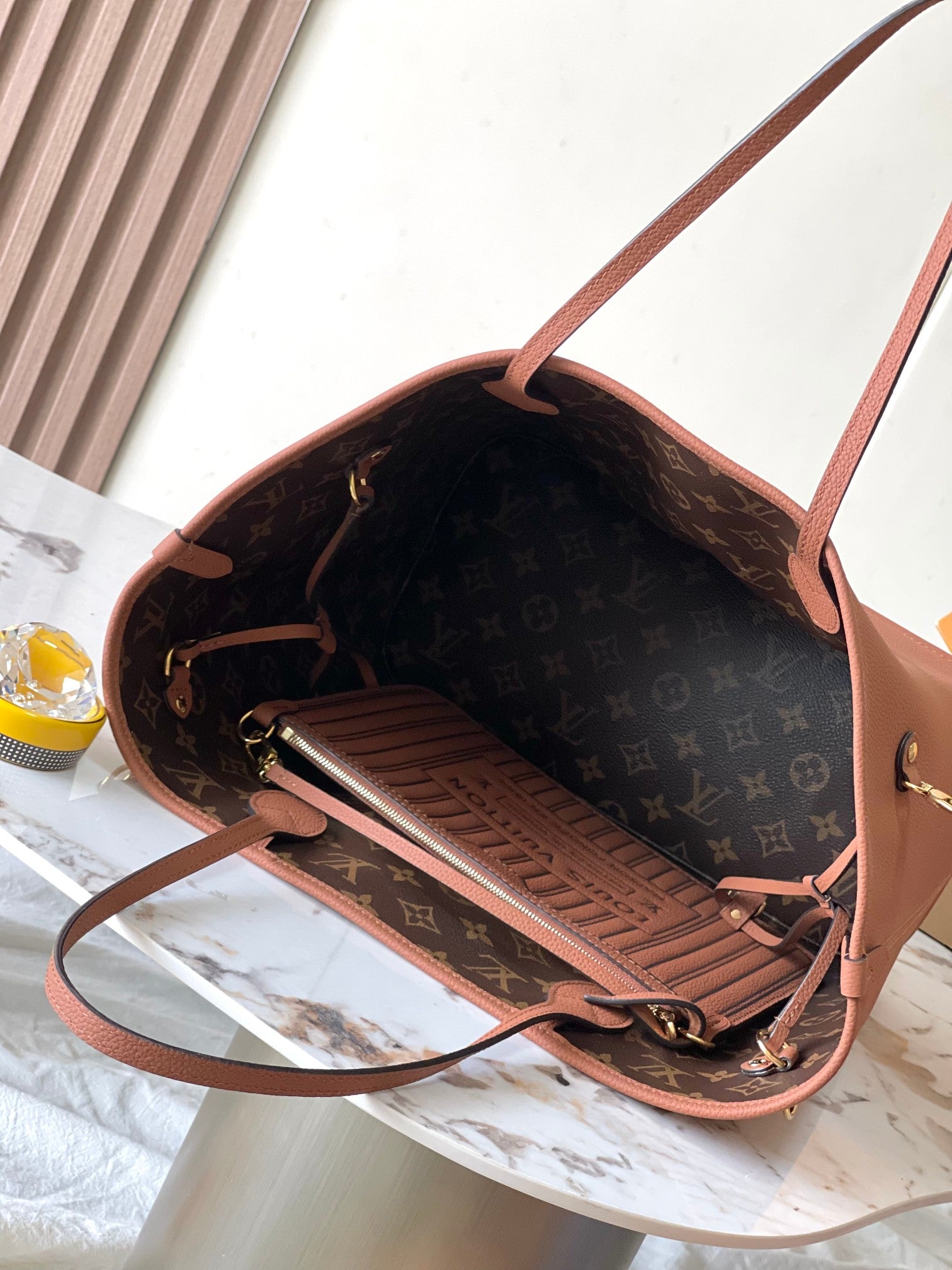 LOUIS VUITTON NEVERFULL INSIDE OUT MM 31 IN BROWN MONOGRAM CANVAS AND CALFSKIN TRIM
