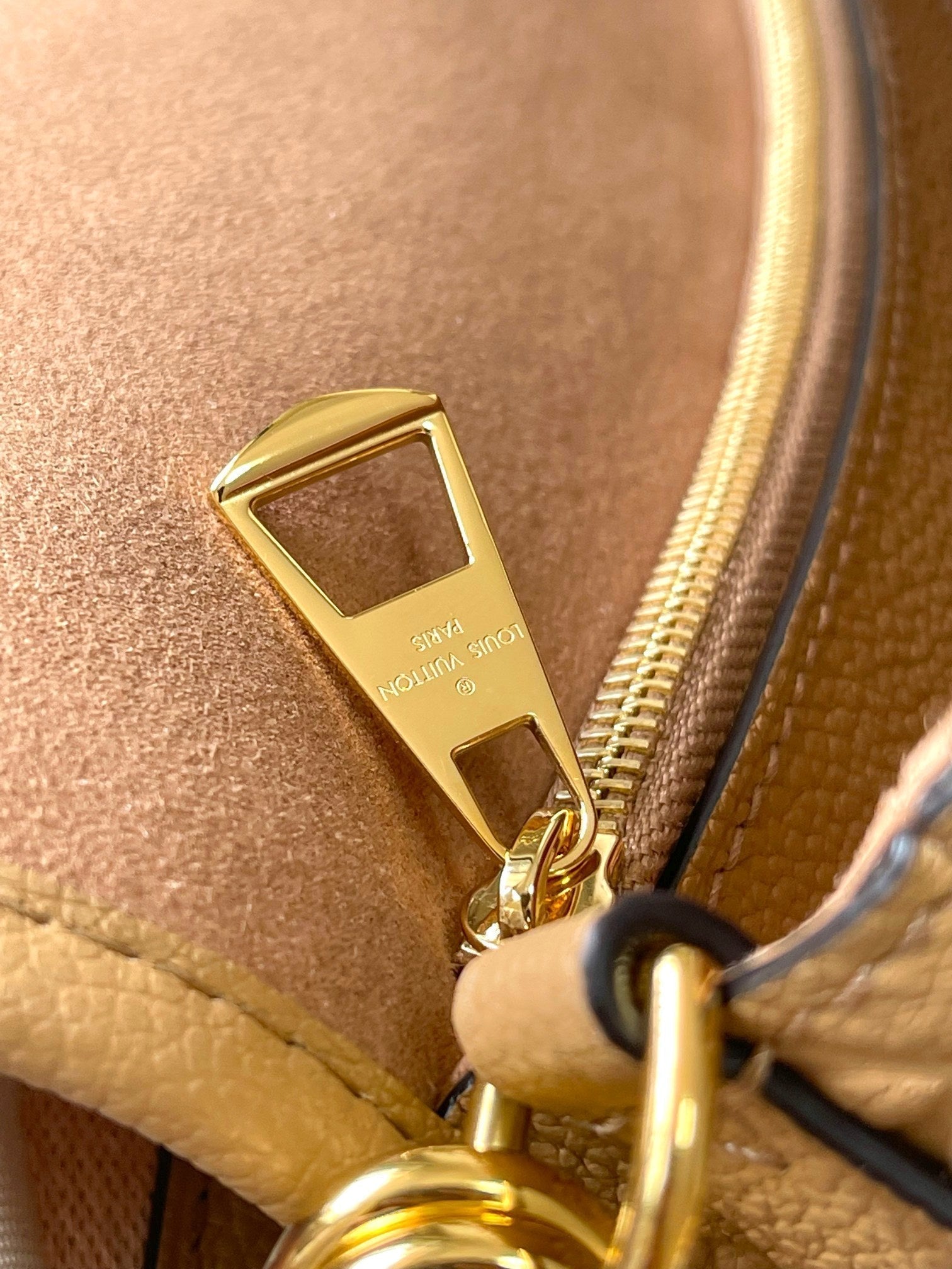 LOUIS VUITTON DIANE 23 IN WARM TAN BROWN EMBOSSED GRAINED CALFSKIN
