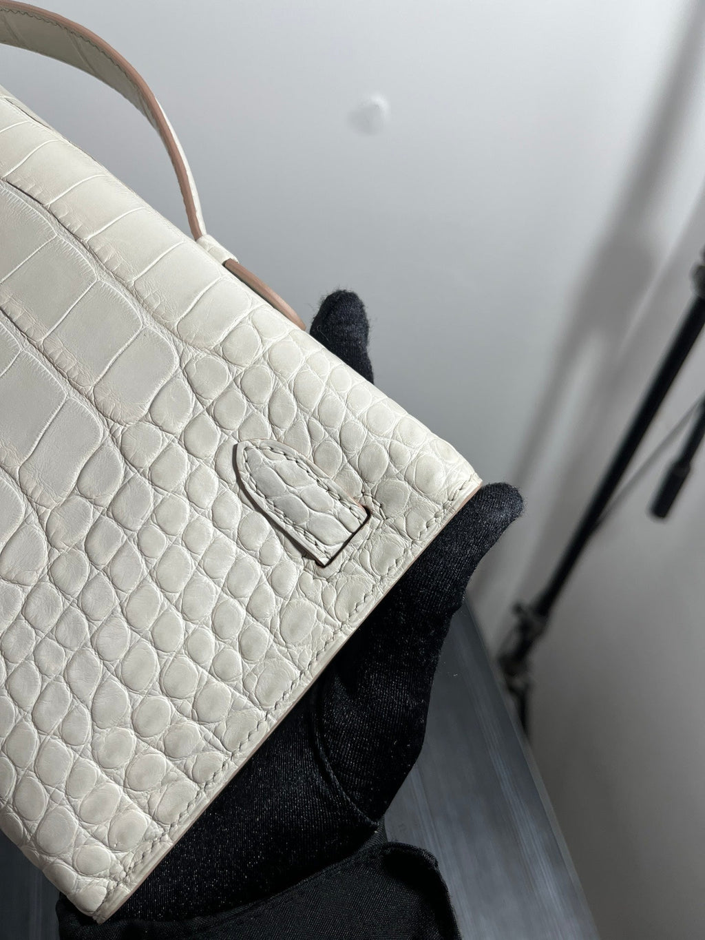 HERMES KELLY CUT 31 IN WHITE SHINNY ALLIGATOR LEATHER WITH GOLD HARDWARE