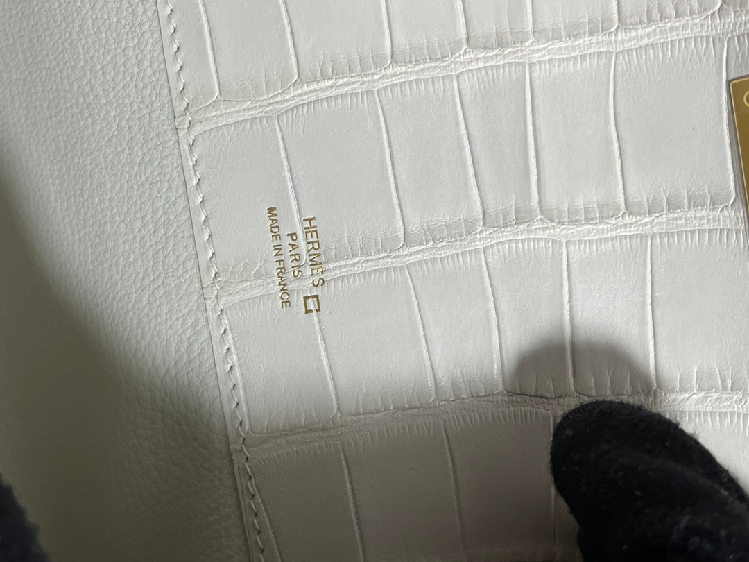 HERMES KELLY CUT 31 IN WHITE SHINNY ALLIGATOR LEATHER WITH GOLD HARDWARE