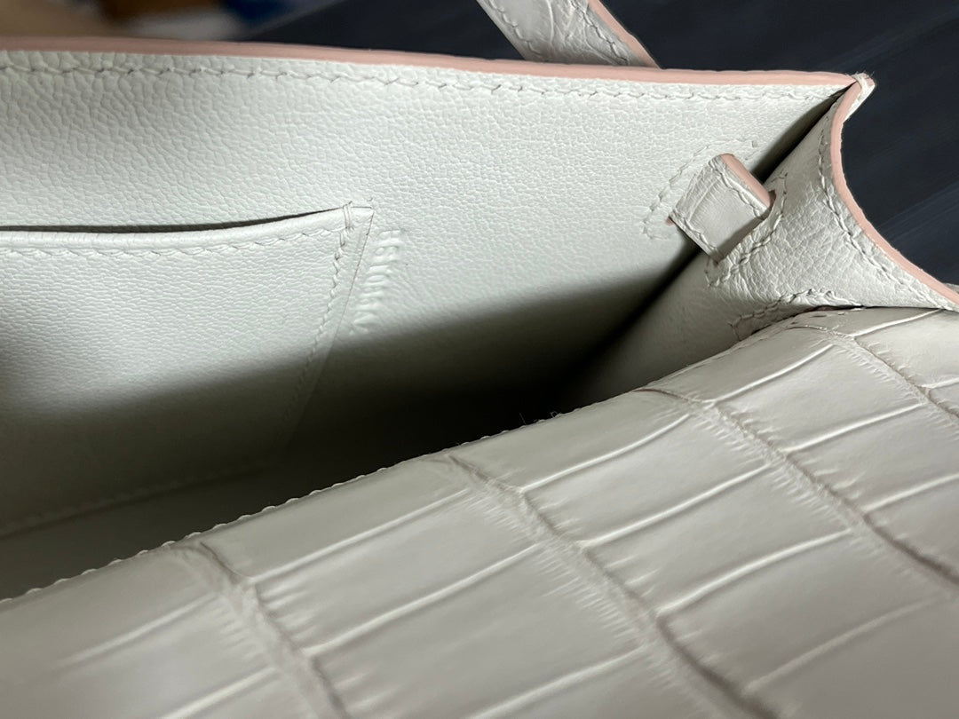 HERMES KELLY CUT 31 IN WHITE SHINNY ALLIGATOR LEATHER WITH GOLD HARDWARE