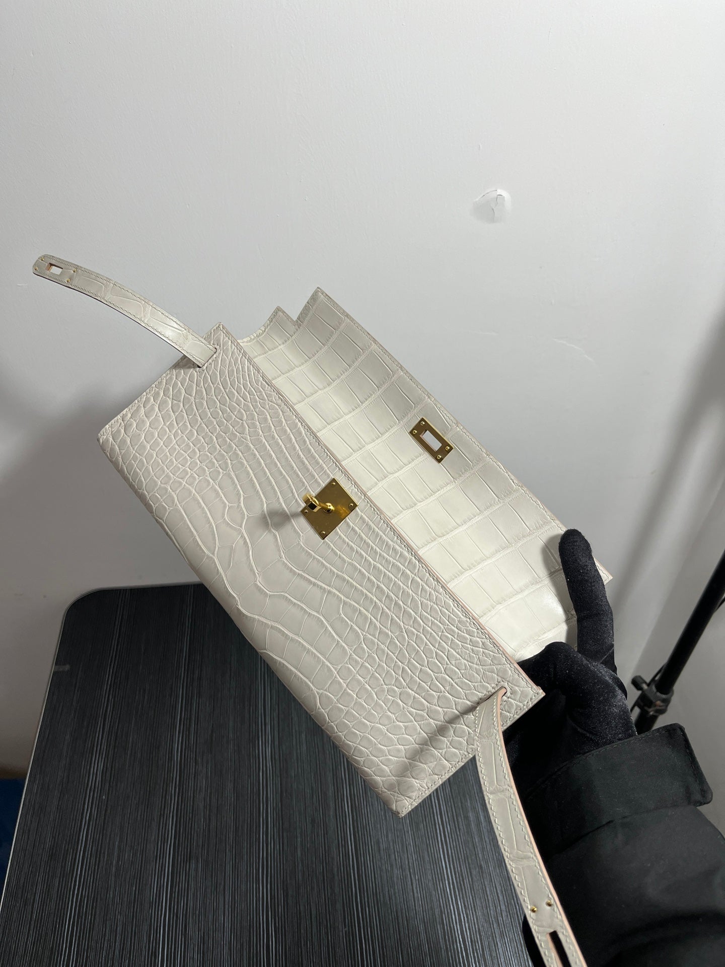 HERMES KELLY CUT 31 IN WHITE SHINNY ALLIGATOR LEATHER WITH GOLD HARDWARE