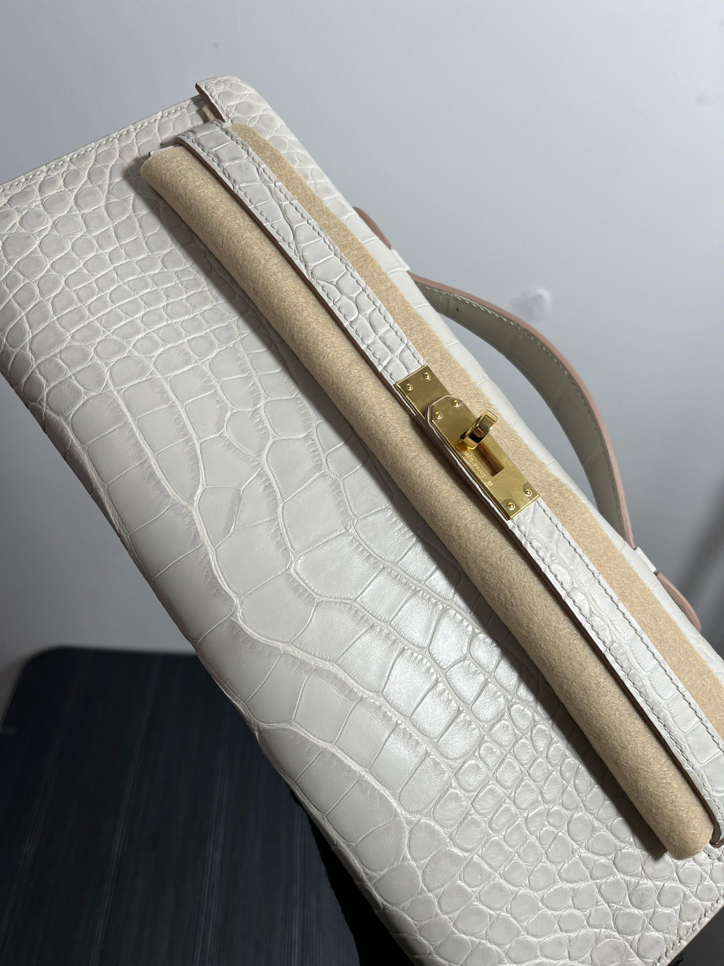 HERMES KELLY CUT 31 IN WHITE SHINNY ALLIGATOR LEATHER WITH GOLD HARDWARE