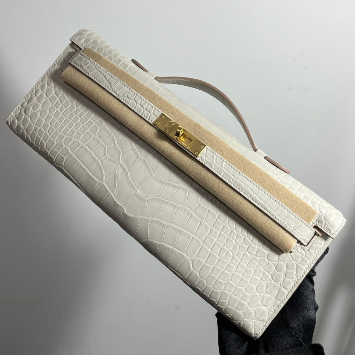 HERMES KELLY CUT 31 IN WHITE SHINNY ALLIGATOR LEATHER WITH GOLD HARDWARE