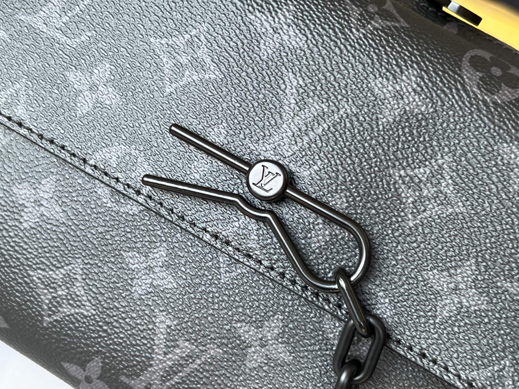 LOUIS VUITTON STEAMER 24 IN BLACK MONOGRAM ECLIPSE CANVAS