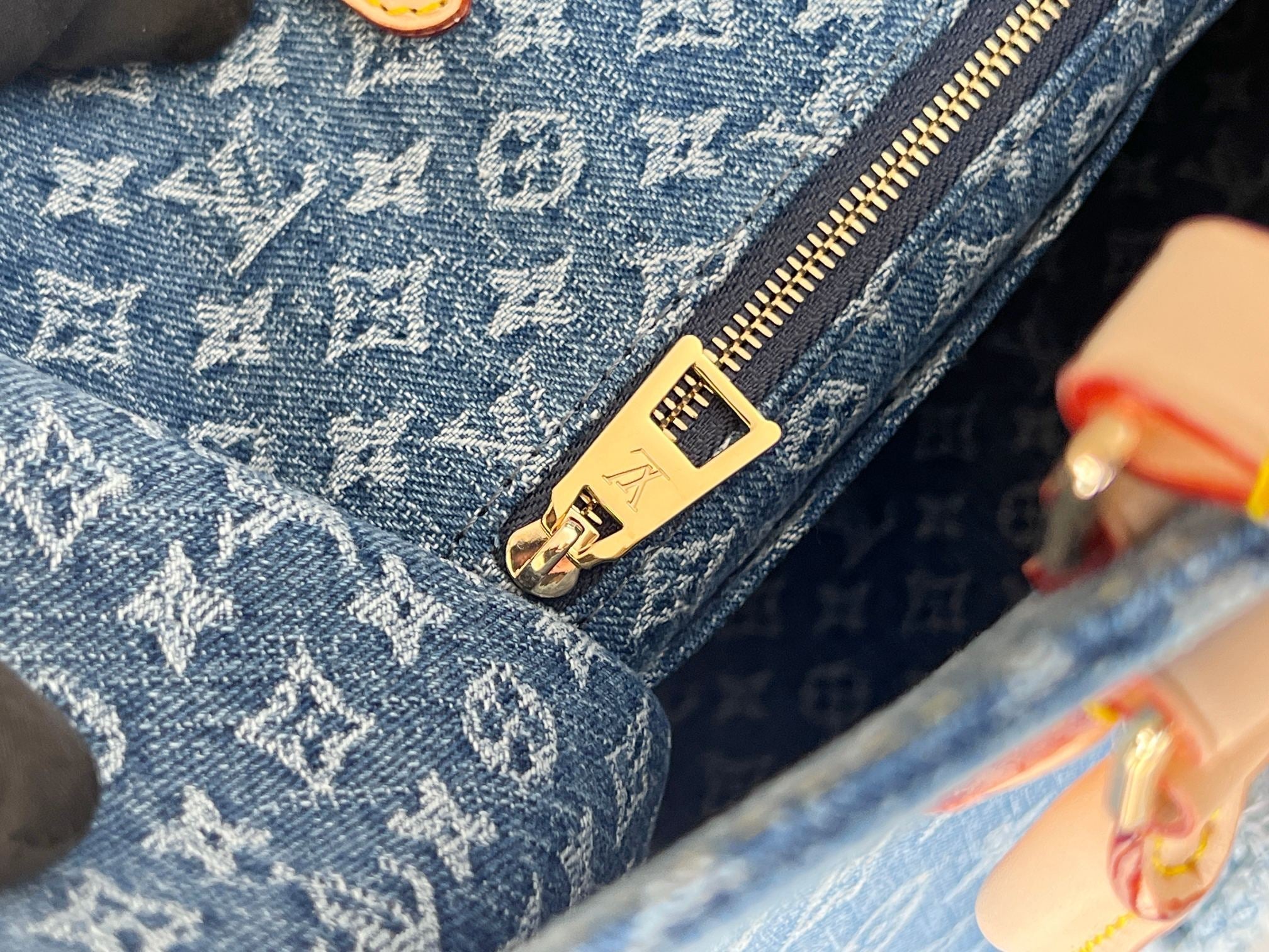 LOUIS VUITTON ONTHEGO 35 IN BLUE MONOGRAM DENIM