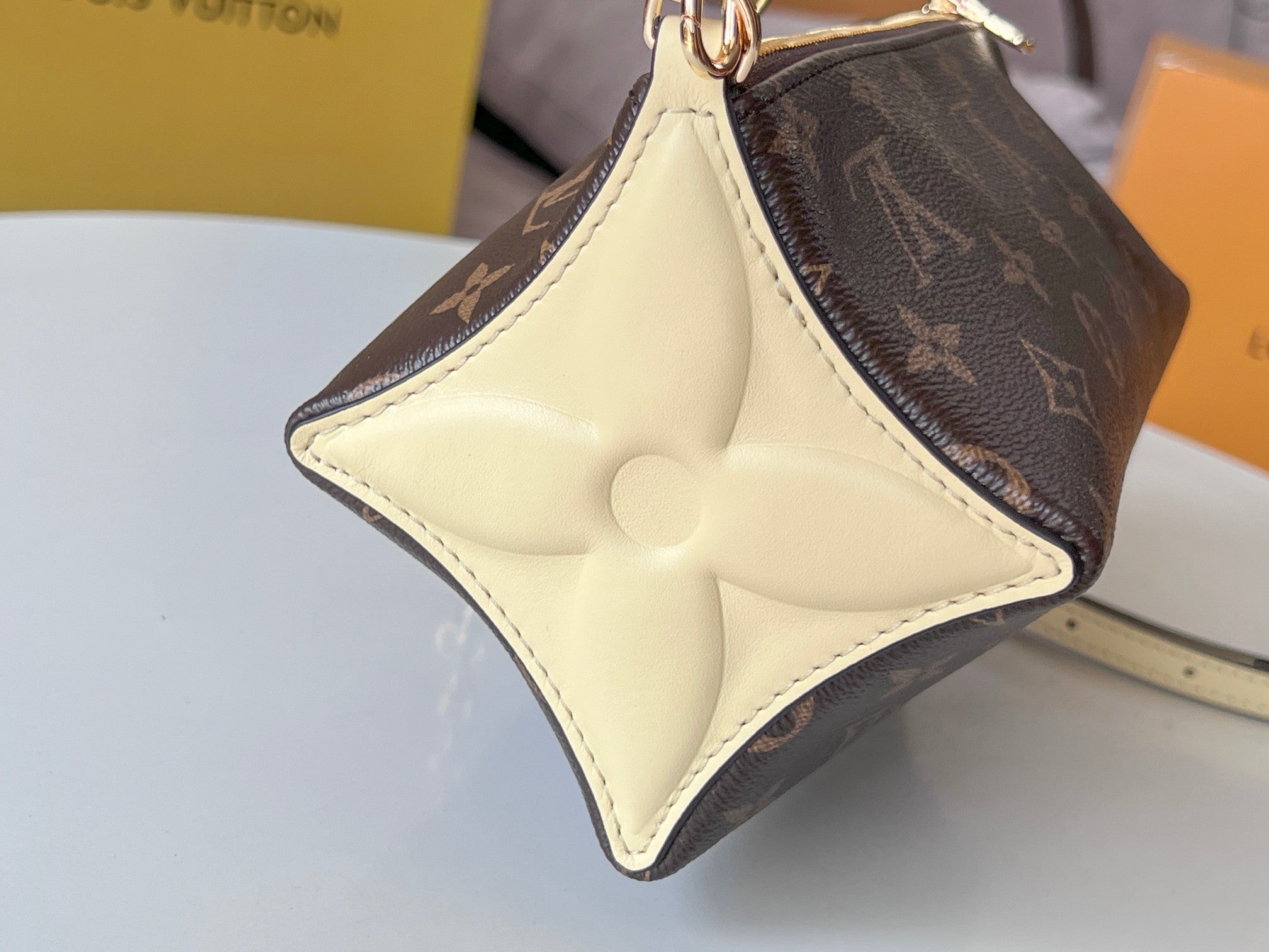 LOUIS VUITTON BLOOM POUCH 22 IN BROWN MONOGRAM CANVAS AND PASTEL YELLOW CALFSKIN SIDES